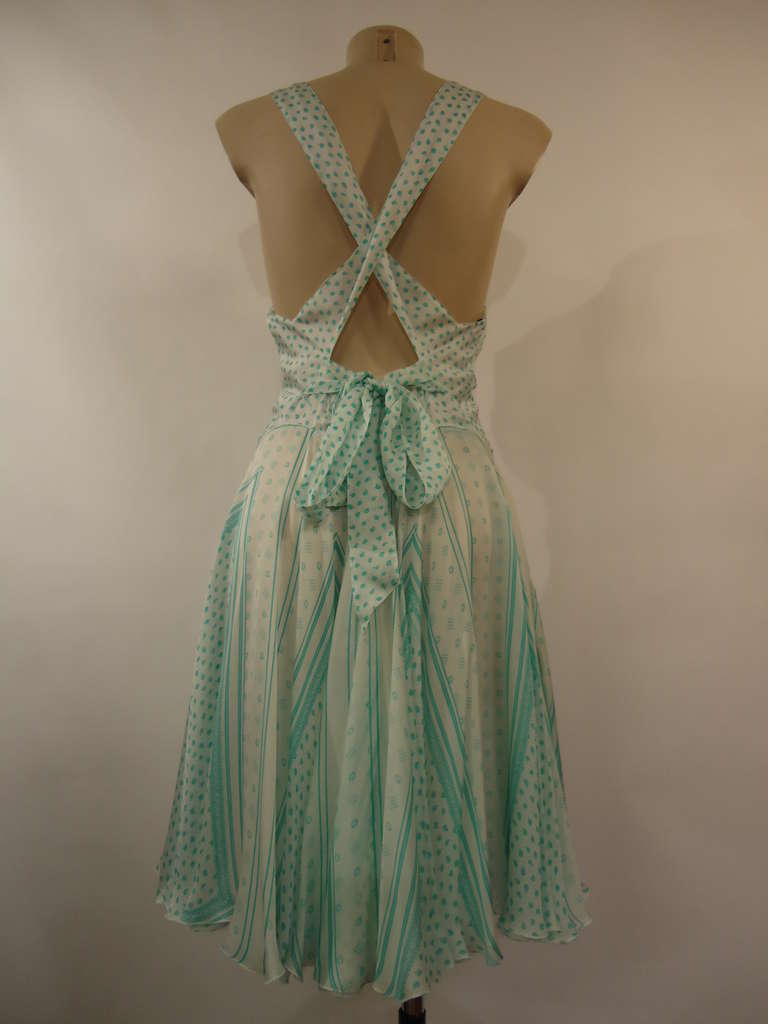 Magnificent dress by Roberto Cavalli, Italy.

Cocktail dress in Marilyn Monroe's style crossed in the back and with a beautiful bow.

Colour aqua green and white 
100% silk
Made in Italy 

Size 44 (italian) - 10 US

Perfect conditions, new