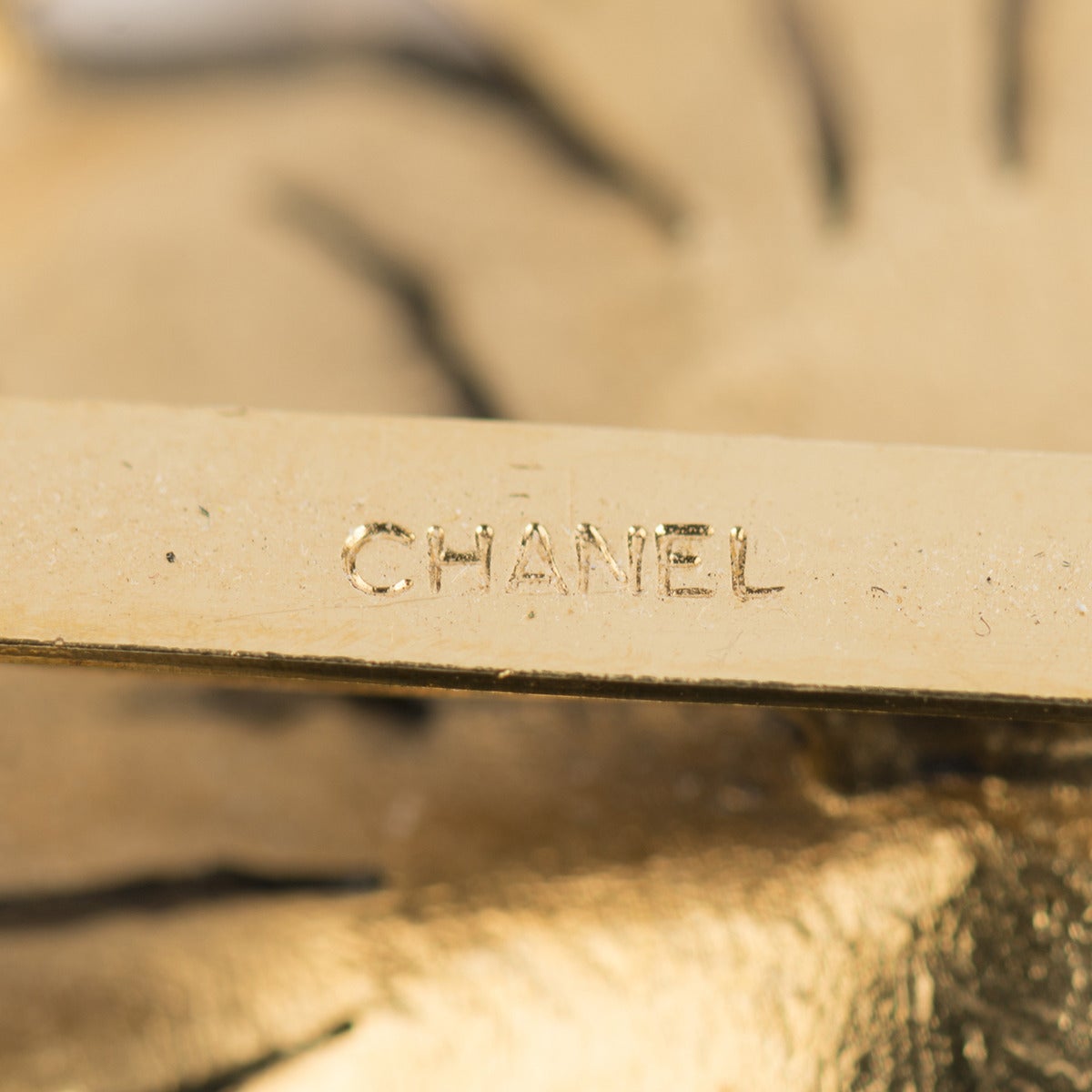 Chanel Vintage Golden Camellia Brooch In Excellent Condition In Gazzaniga (BG), IT