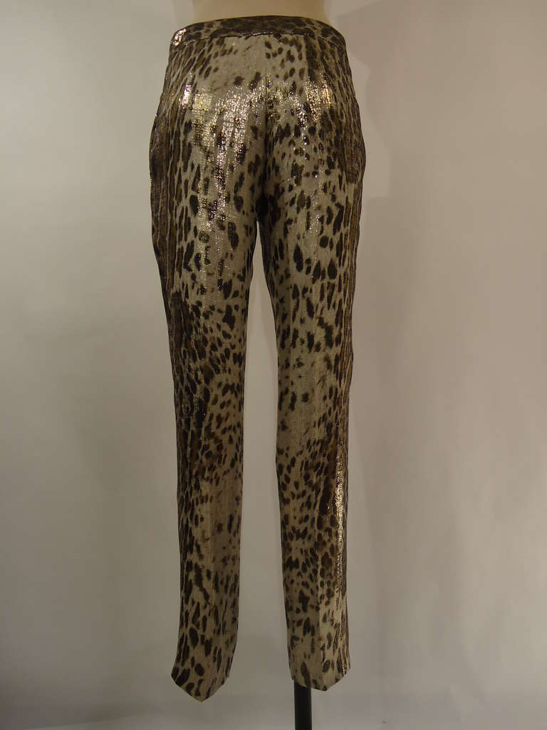 Beautiful Barbara Bui spotted pants

2012 defilé hiver/winter collection
Golden shade colour

Materials:

67% silk
33% polyester

Trimming : 43% wool, 41 %viscose, 14% nylon
Lining : 100 % silk

Made in Romania

Size 36 (