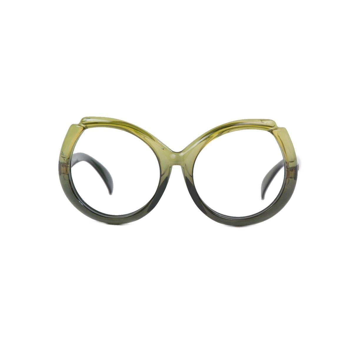 Rare and very beautiful eyewear frame by Christian Dior
Vintage from the 70s' 
Ultra light
Two shades of green, a dark one and a lighter 
Model 130 - 438
Every lenses can be adapted at necessity
Comes with a golden case, not the original one
