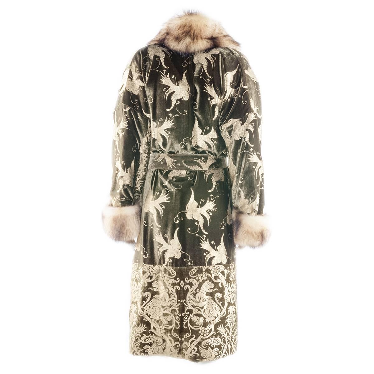 Real masterpiece by Roberto Cavalli
2006 Collection
Olive green velvet 
Golden embroidered brocade
Silk lining
Honey colored skunk fur on collar and wrists
Italian size 42 (US 8)
Made in Italy
Worldwide express shipping included in the price