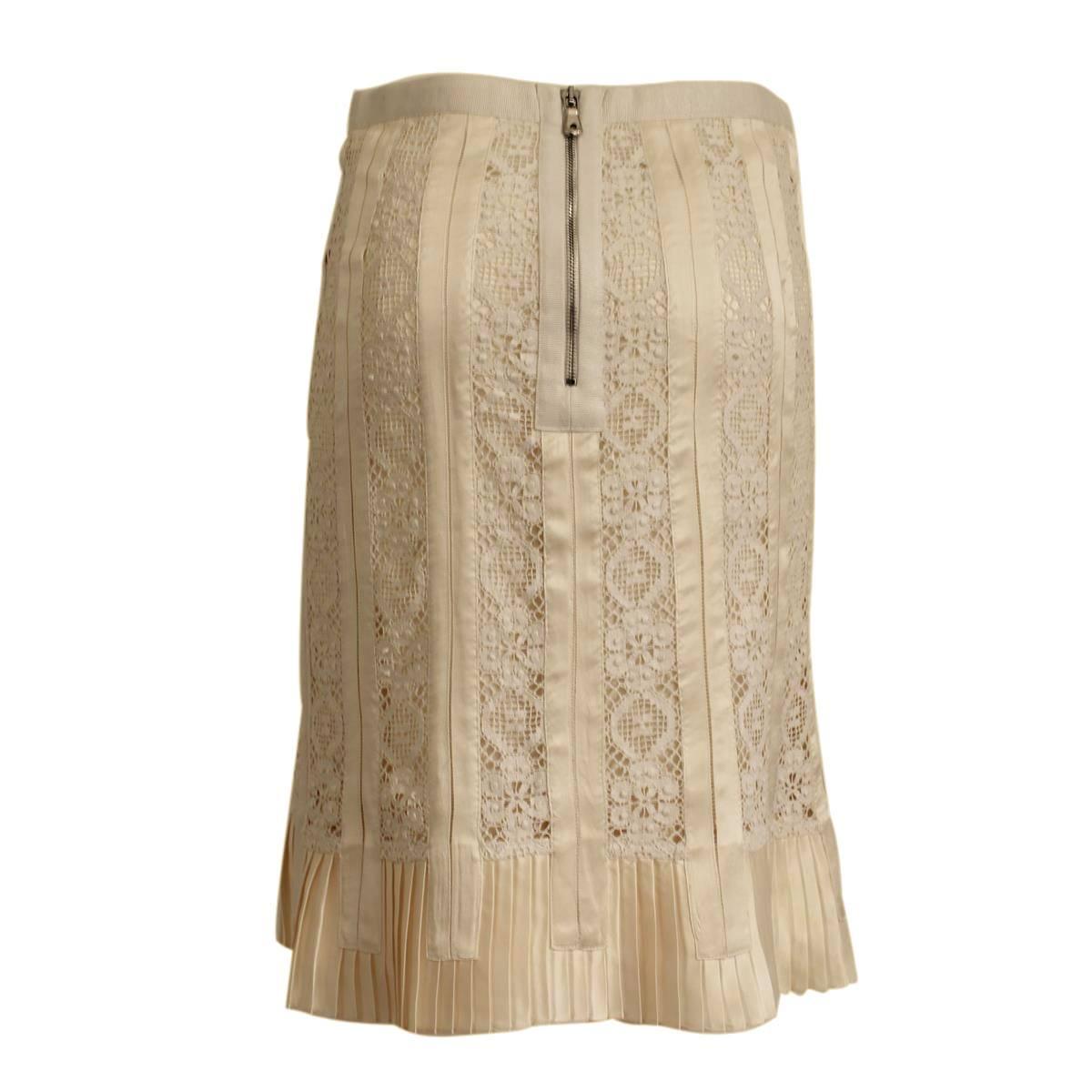 Beautiful and classy Dolce & Gabbana skirt
White cream color
Cotton and silk (60%)
All worked in abeautiful lace and embroidery
Plissé silk at the bottom
Total lenght cm 58
Italian size 42 (US 6/8)
Made in Italy
Worldwide express shipping