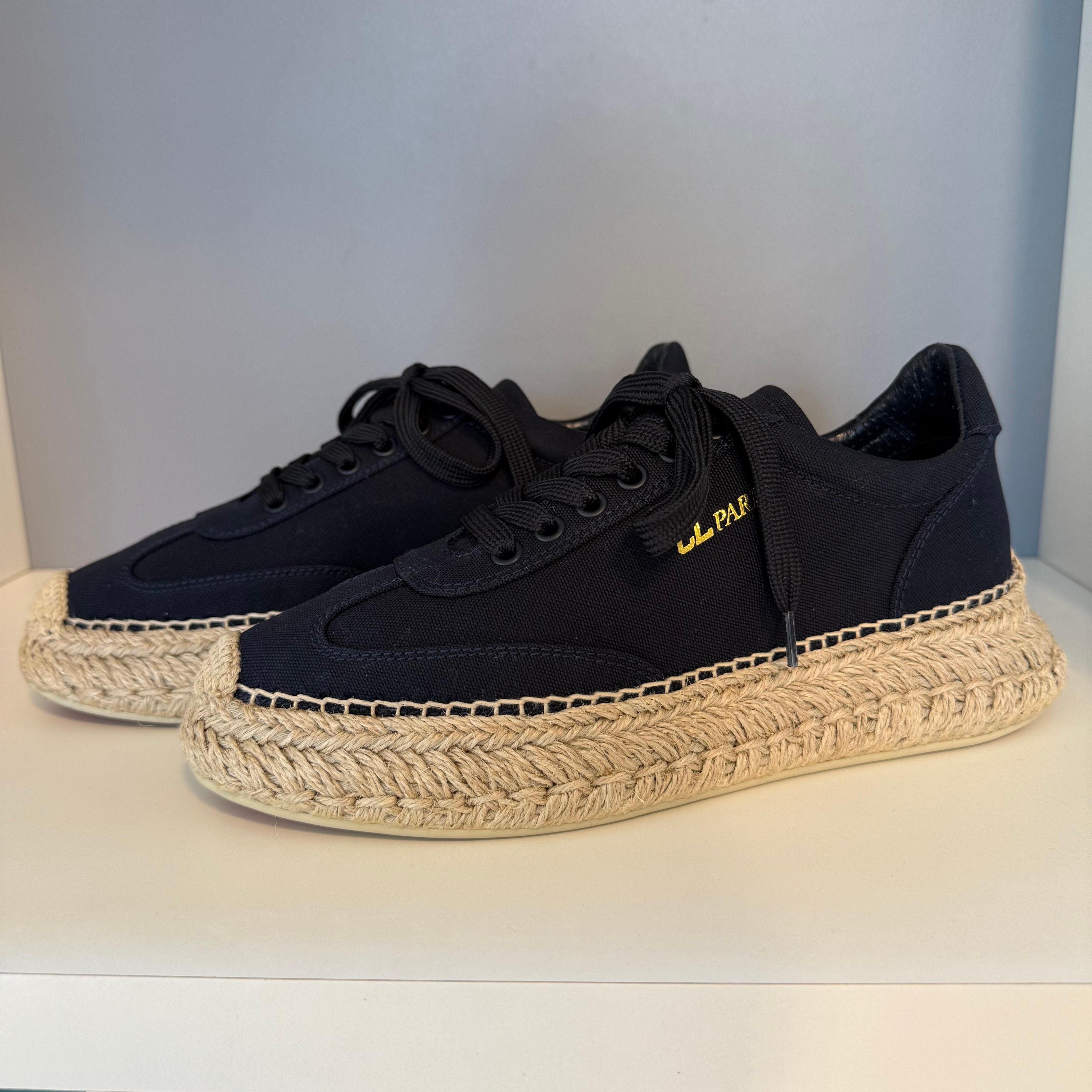 Preciosas zapatillas espadrillas de Christian Louboutin Paris
Lienzo
Color azul
Encaje
Condiciones asombrosas
¡Envío prioritario a todo el mundo incluido en el precio !