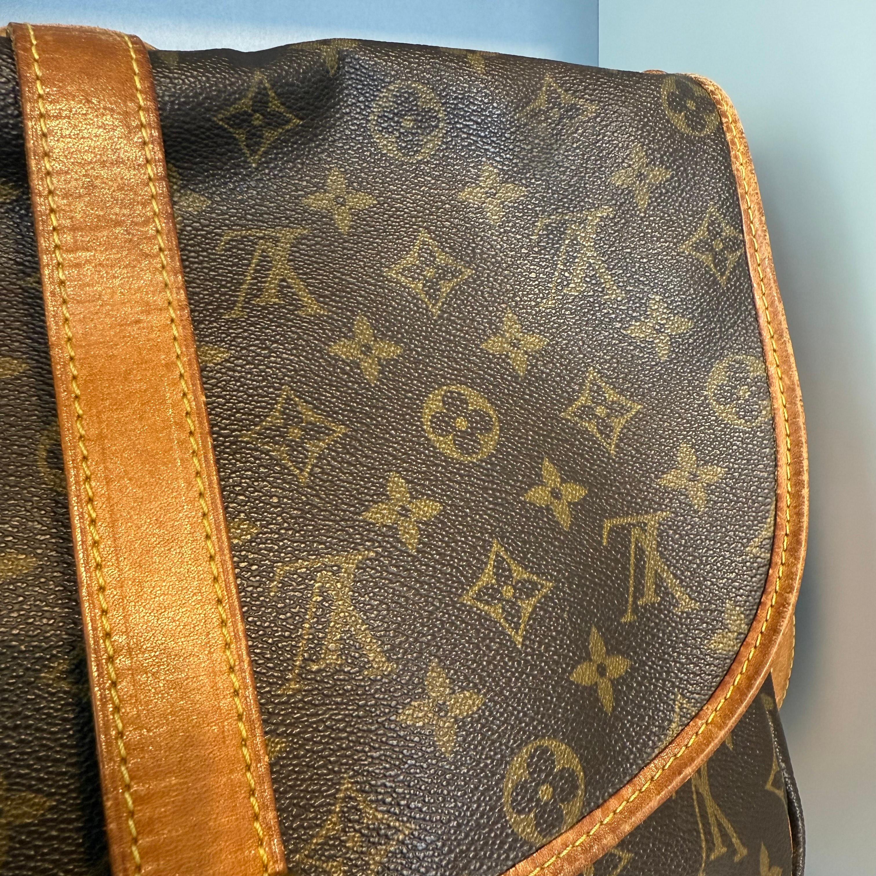 Noir 1990 Vintage Louis Vuitton Saumur Monogramme en vente