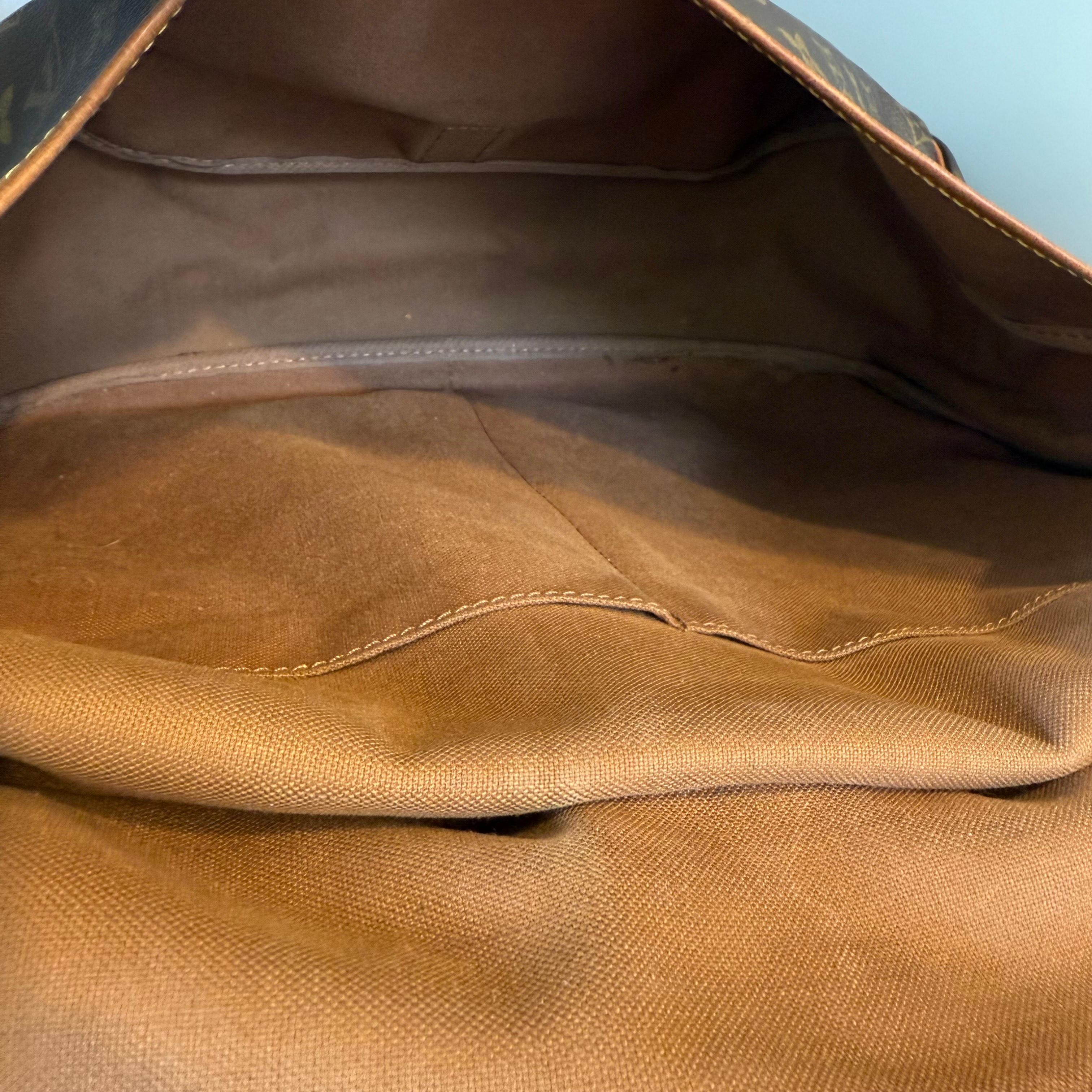 1990 Vintage Louis Vuitton Saumur Monogramme en vente 6