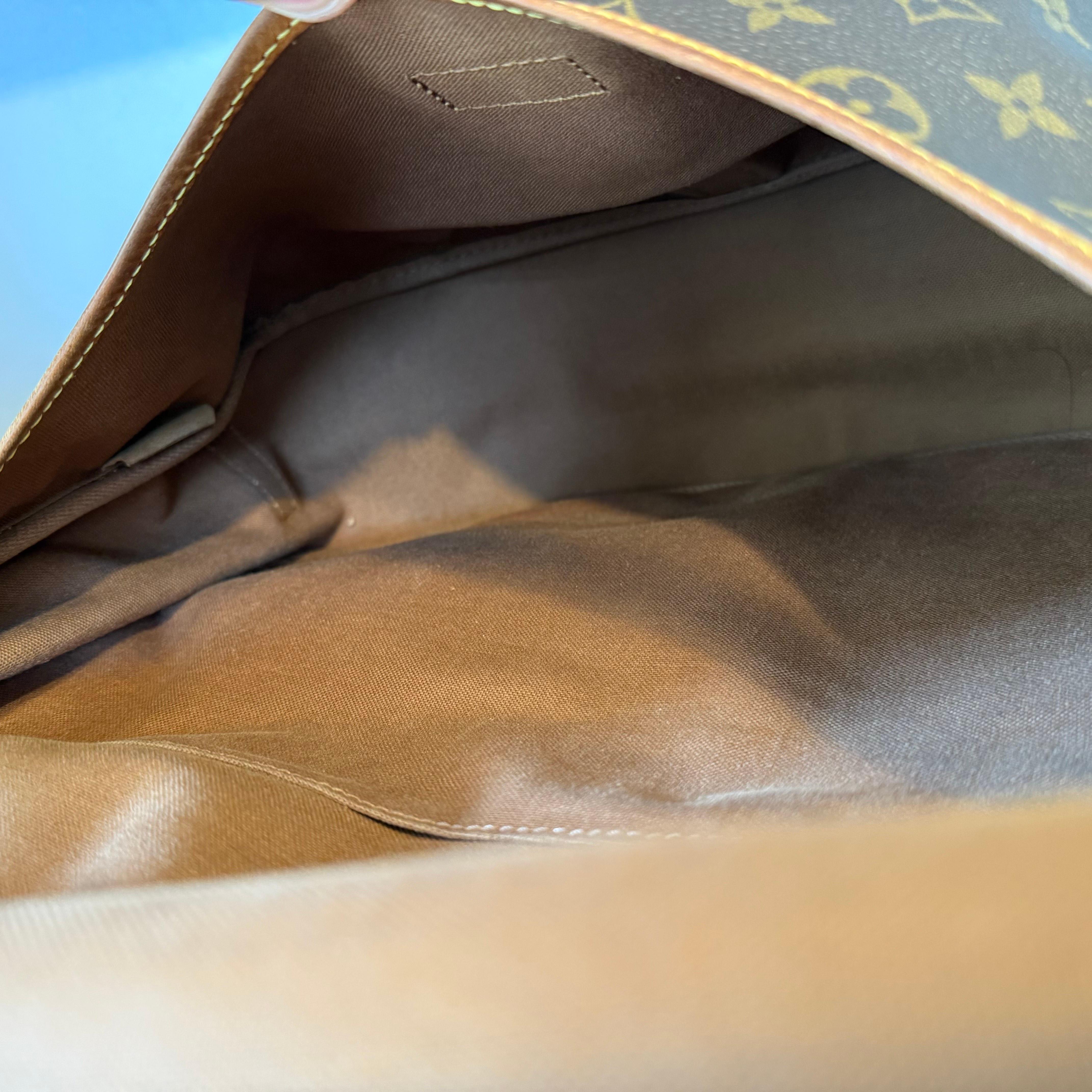 1990 Vintage Louis Vuitton Saumur Monogramme en vente 5
