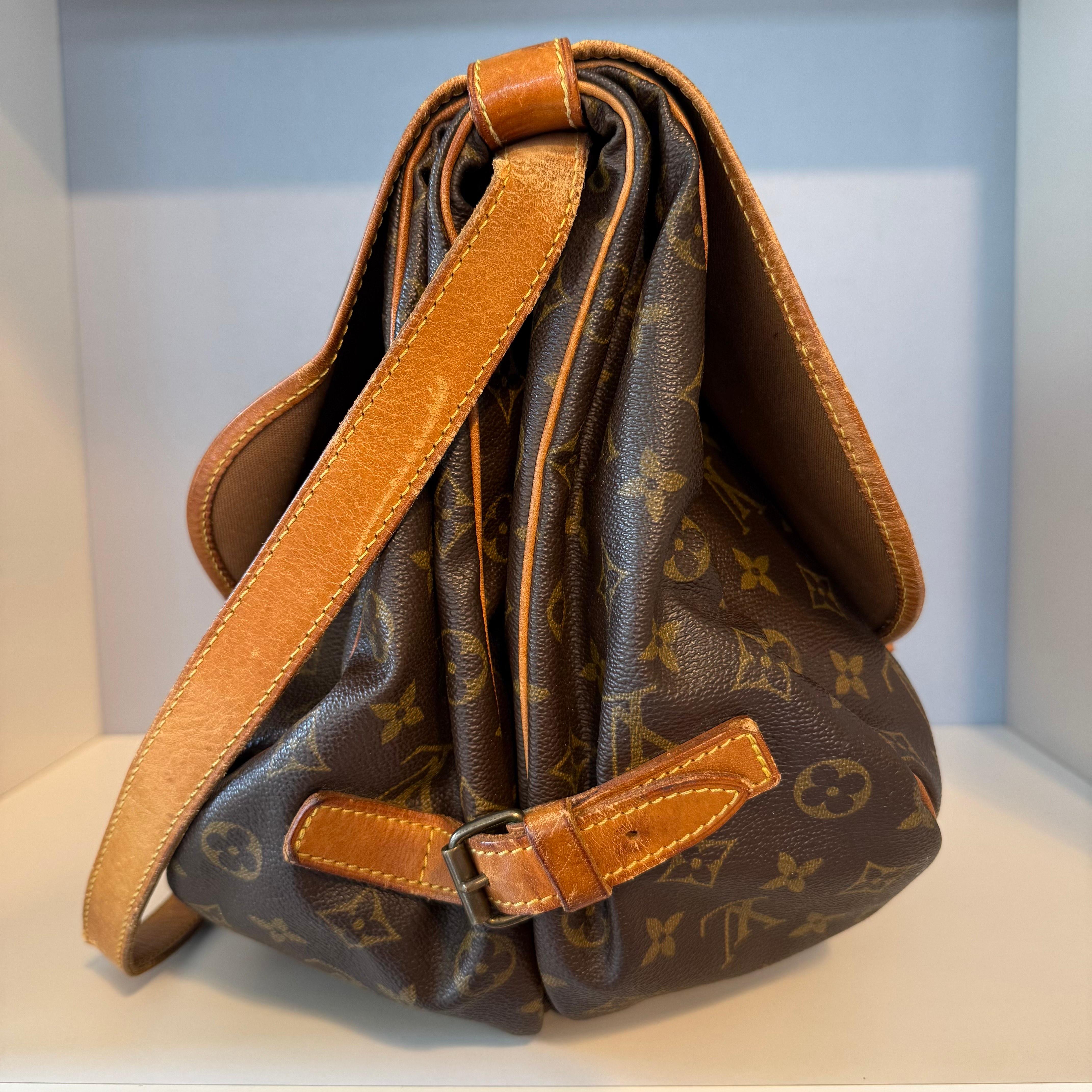 1990 Vintage Louis Vuitton Saumur Monogramme en vente 3