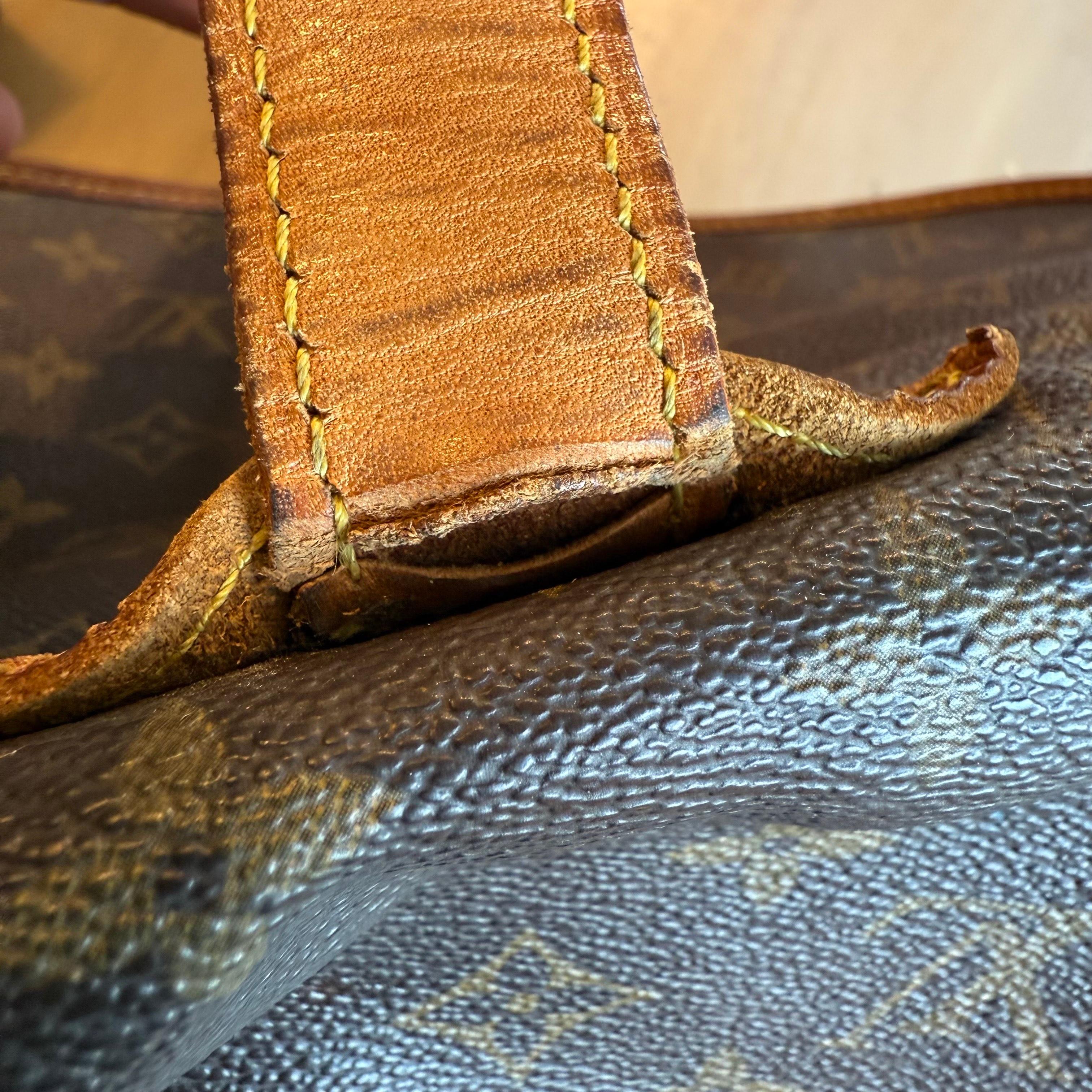 1990 Vintage Louis Vuitton Saumur Monogramme en vente 8
