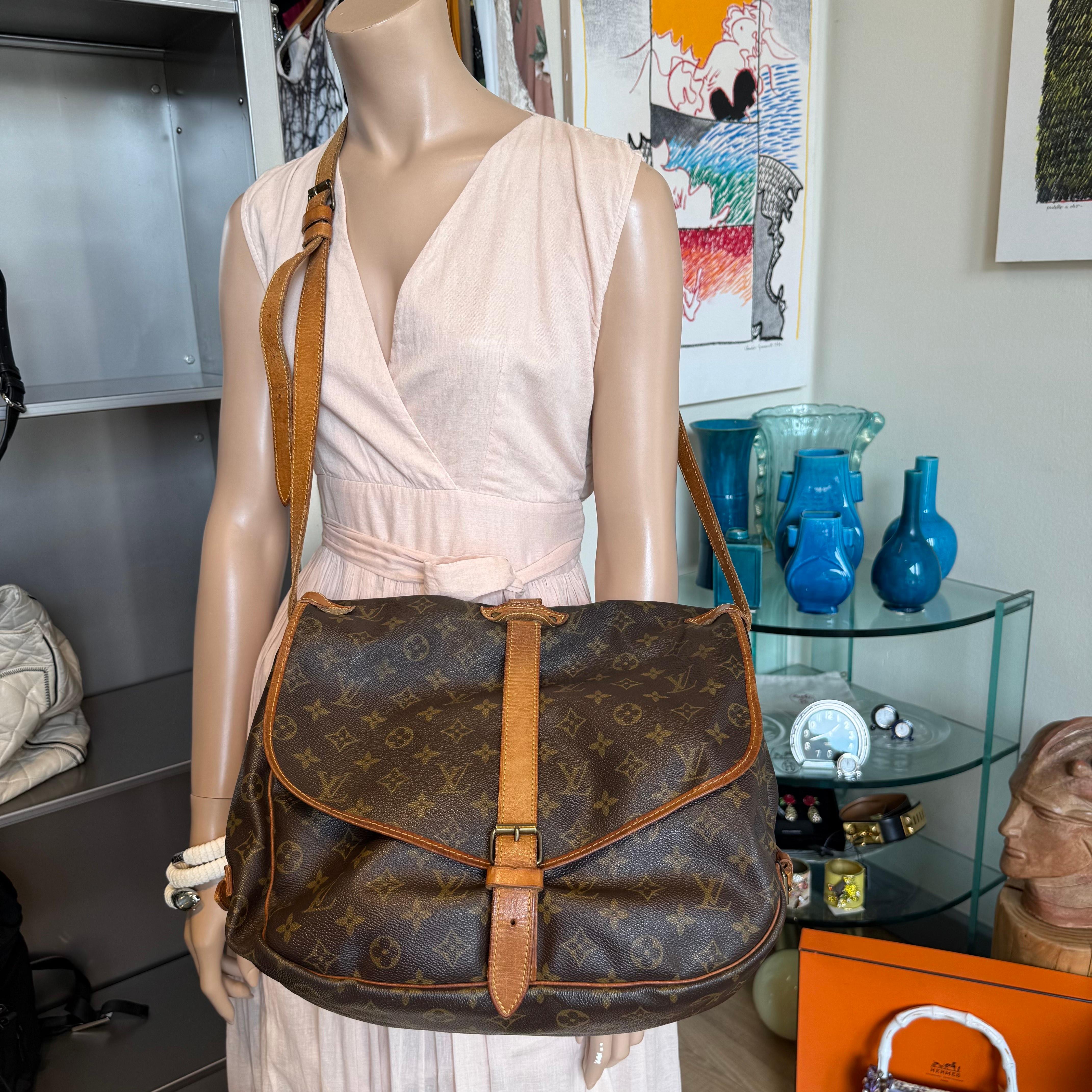 1990 Vintage Louis Vuitton Saumur Monogramme en vente 9