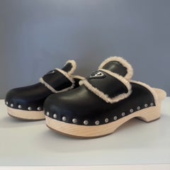 Mules Prada in pelle marrone e montone IT 38
