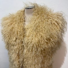 Jahaanara, cappotto in pelliccia di capra color avorio della Mongolia, taglia unica