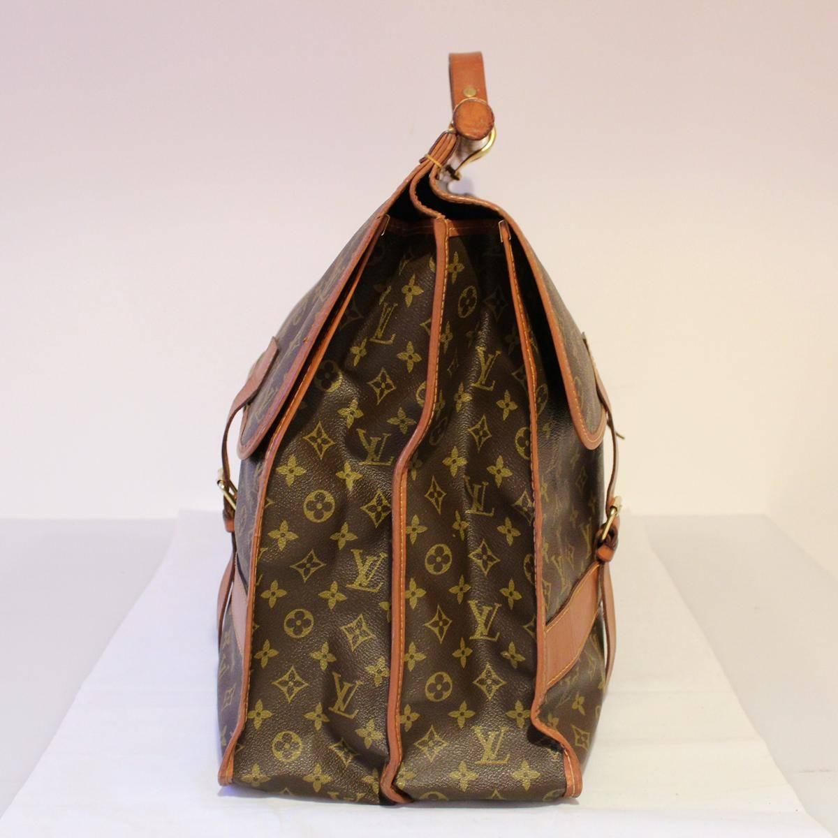Fantastic  Louis Vuitton piece !
Perfect for collectors
Vintage from the 70's
Monogram leather 
Single handle
Double buckle on each side
Two large compartments
Large zip pocket in one of the two compartments
Cm 64 x 45 x 23 (25.1 x 17.7 x 9