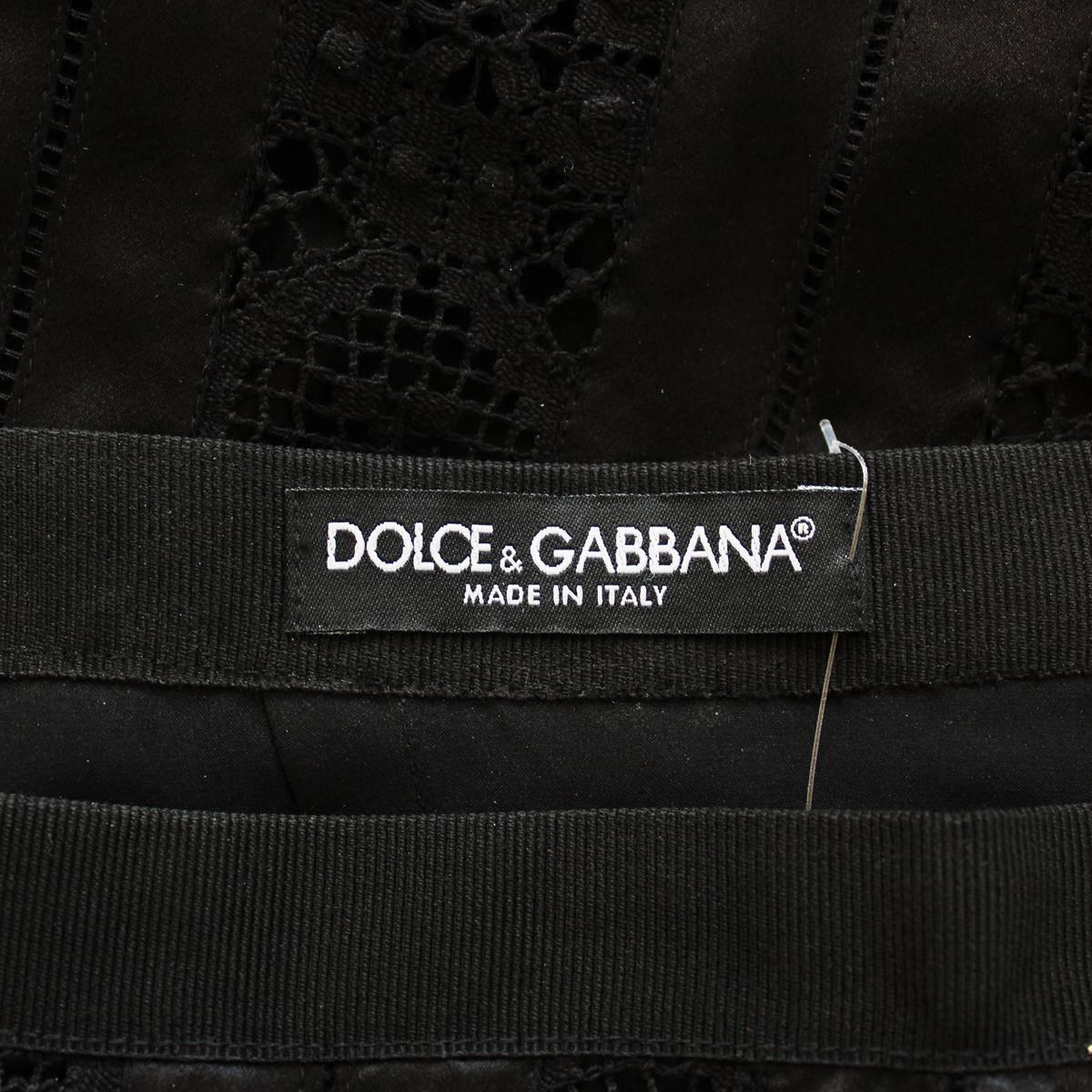 Dolce & Gabbana Lace Silk Skirt Size 40 In Excellent Condition For Sale In Gazzaniga (BG), IT