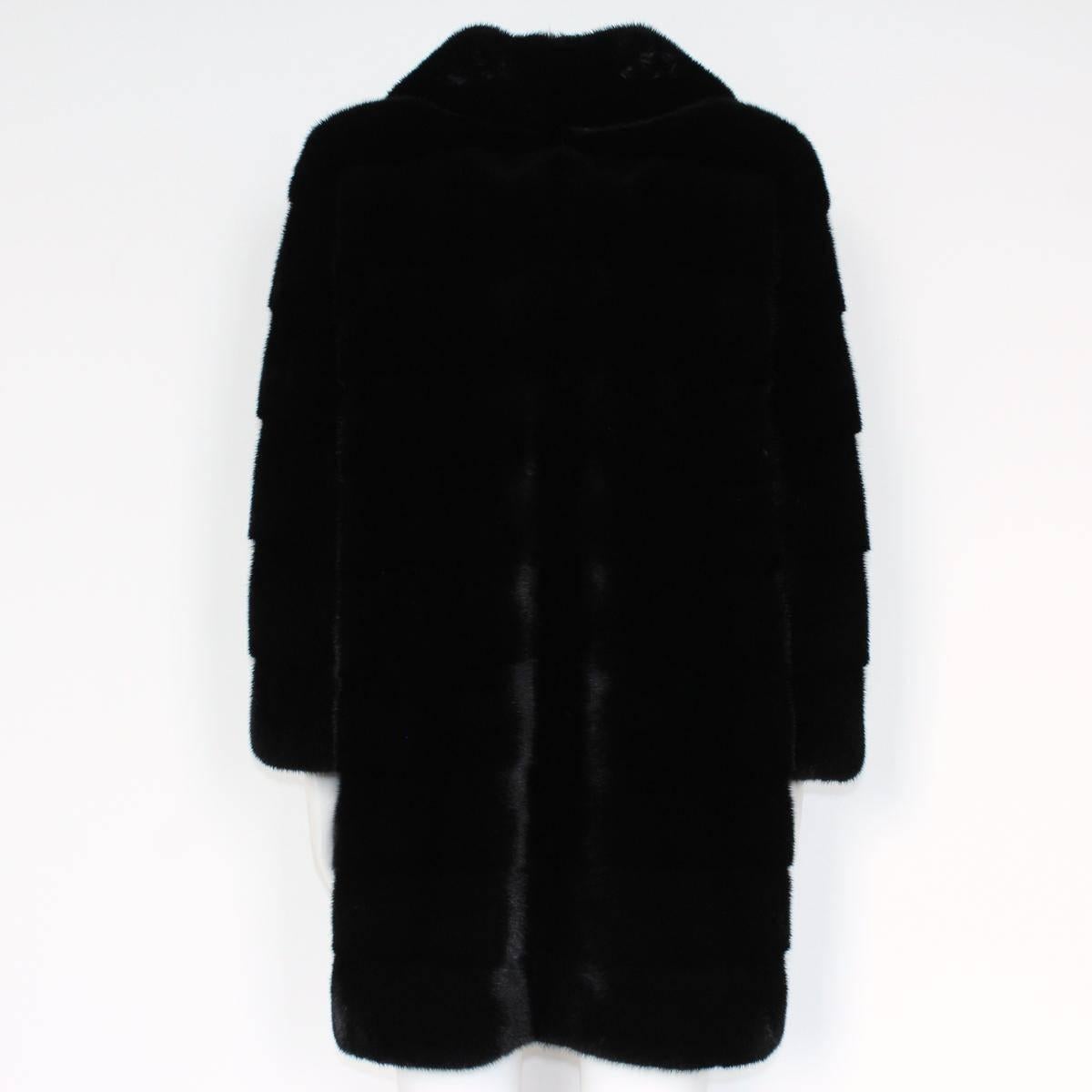 Fantastic Mink fur coat
2017 / 2018 Fall Winter Collection
Feminine mink
Black color
3 Hooks closure
Single button
2 Pockets
3/4 Sleeve
Total length from shoulder cm 80 (31.4 inches)
Size M 
New with tags
Worldwide express shipping included in the