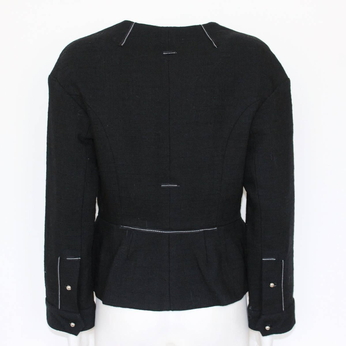 Super chic Marc Jacobs jacket
100% Wool
Black color
Six pockets
Studs applications
Visible stitching
Zip closure
Length from shoulder cm 50 (19.6 inches)
Size 6Fast international shipping included in the price