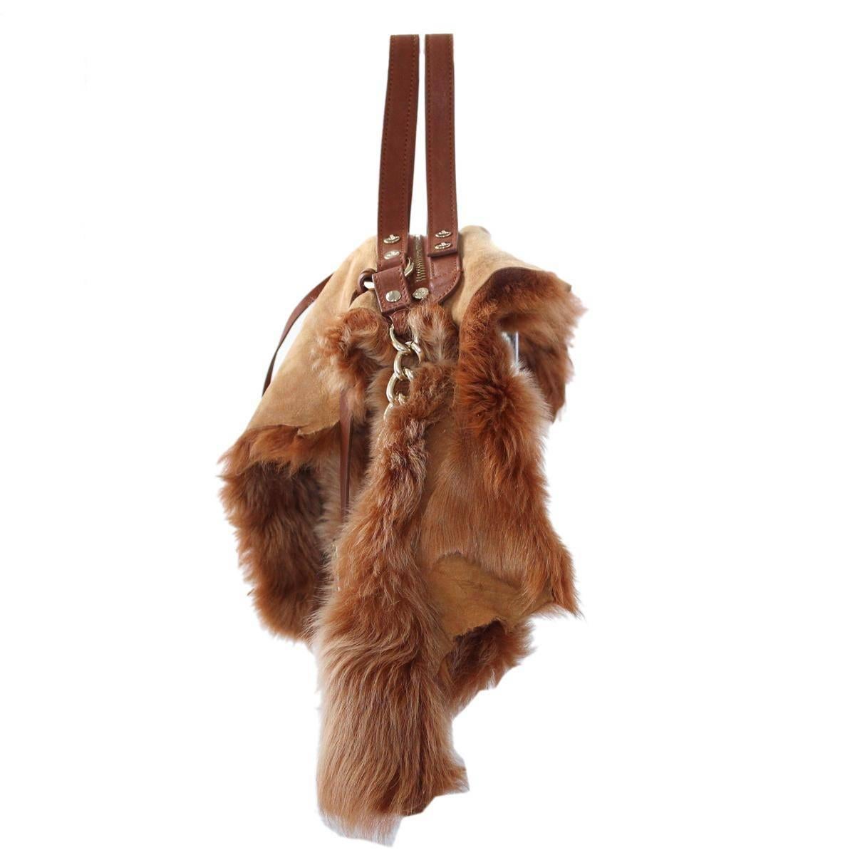 One of a kind !
Vivienne Westwood style !
Ecologic fur
Camel color
Golden chain
Two handles
Zip closure
Internal zip pocket
Cm 56 x 26 (22 x 10 inches)
With dustbag
Worldwide express shipping included in the price !