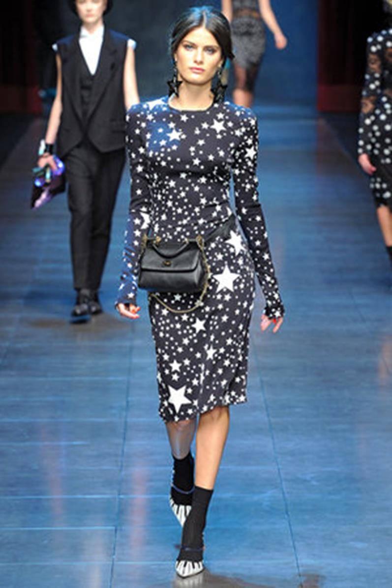 Iconic and super chic stars dress by Dolce & Gabbana
Loved and worn by many celebrities
2011 Collection
Mixed textile
Black color
White stars
Long sleeves
Embossed at the centre
Total lenght (shoulder/hem) cm 140 (55 inches)
Worldwide express