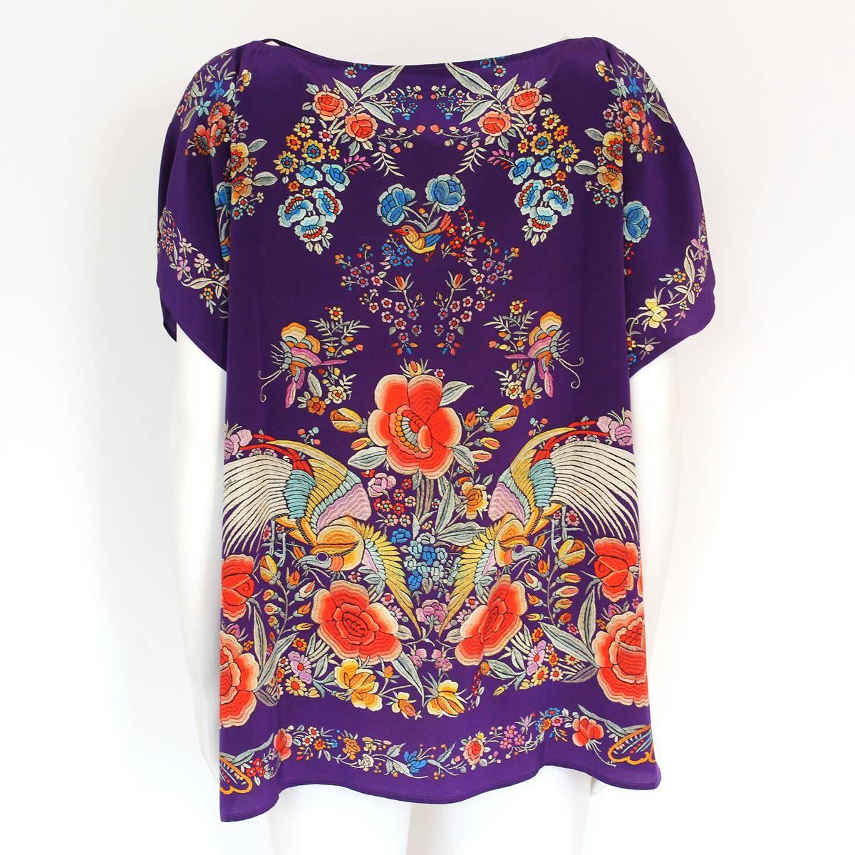 Masterpiece by Roberto Cavalli
Amazing mulitcolored print, typical Cavalli style
Silk
Multicolored floral print
Purple color
Lenght cm 65 (25.5 inches)
WORLDWIDE EXPRESS SHIPPING INCLUDED IN THE PRICE !