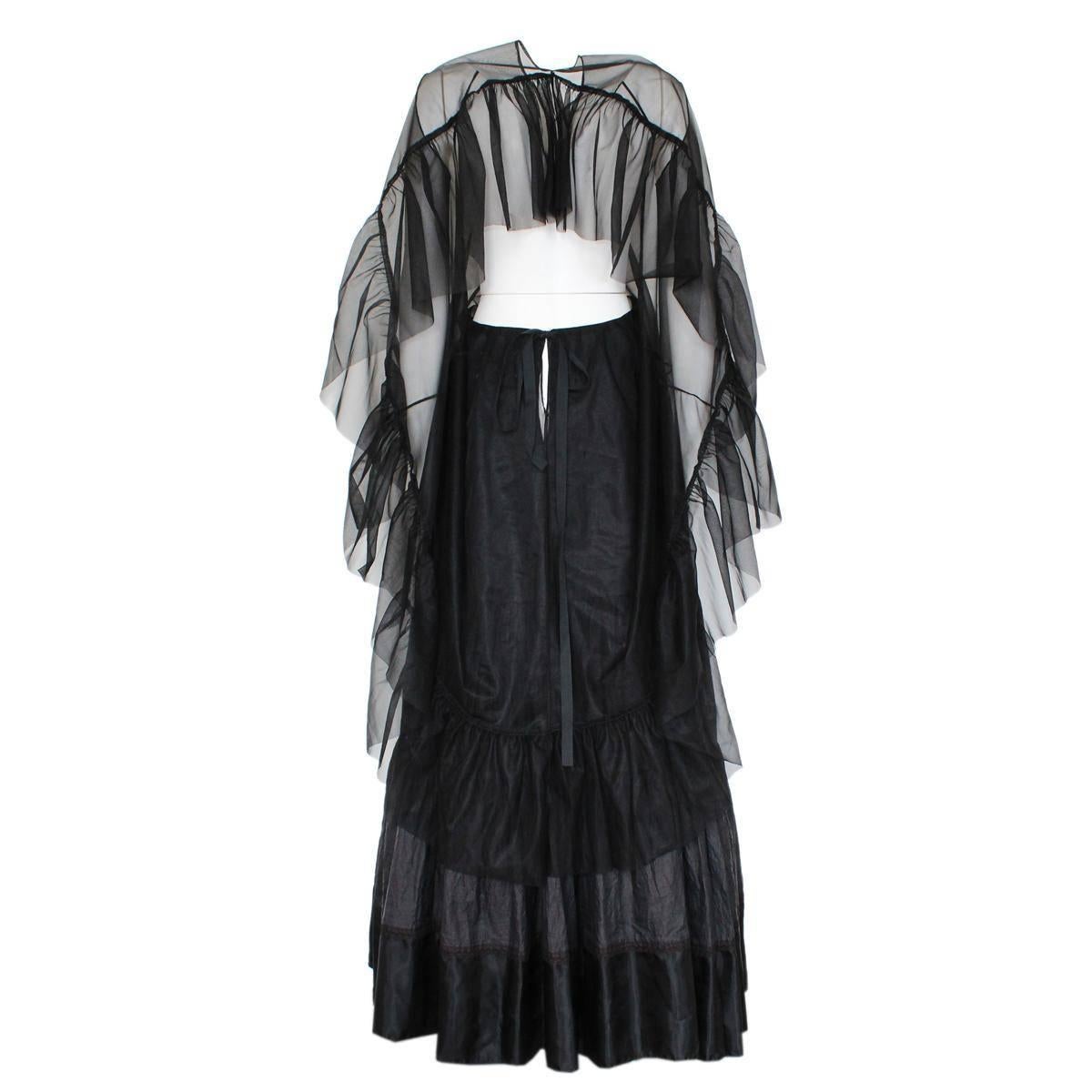 Superb dress by Maison Martin Margiela
Long dress
Polyester and polyamide
Black color
With folds
Transparent taffeta
Total lenght (shoulder/hem) cm 140 (55.1 inches)
Worldwide express shipping included in the price !