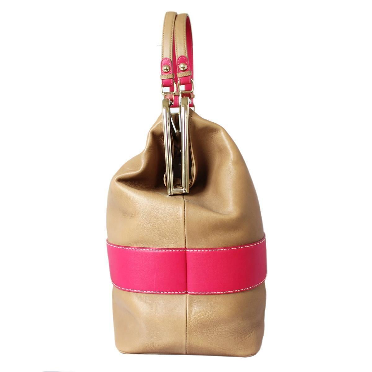 Very beautiful and classy Roberta di Camerino bag
Leather
Noisette color
Two handles
Fuchsia color
Metal
Tetile internal
Double internal pocket, one with zip
Cm 42 x 32 x 18 (16.5 x 12.5 x 7)
Made in Italy
Worldwide express shipping included in the
