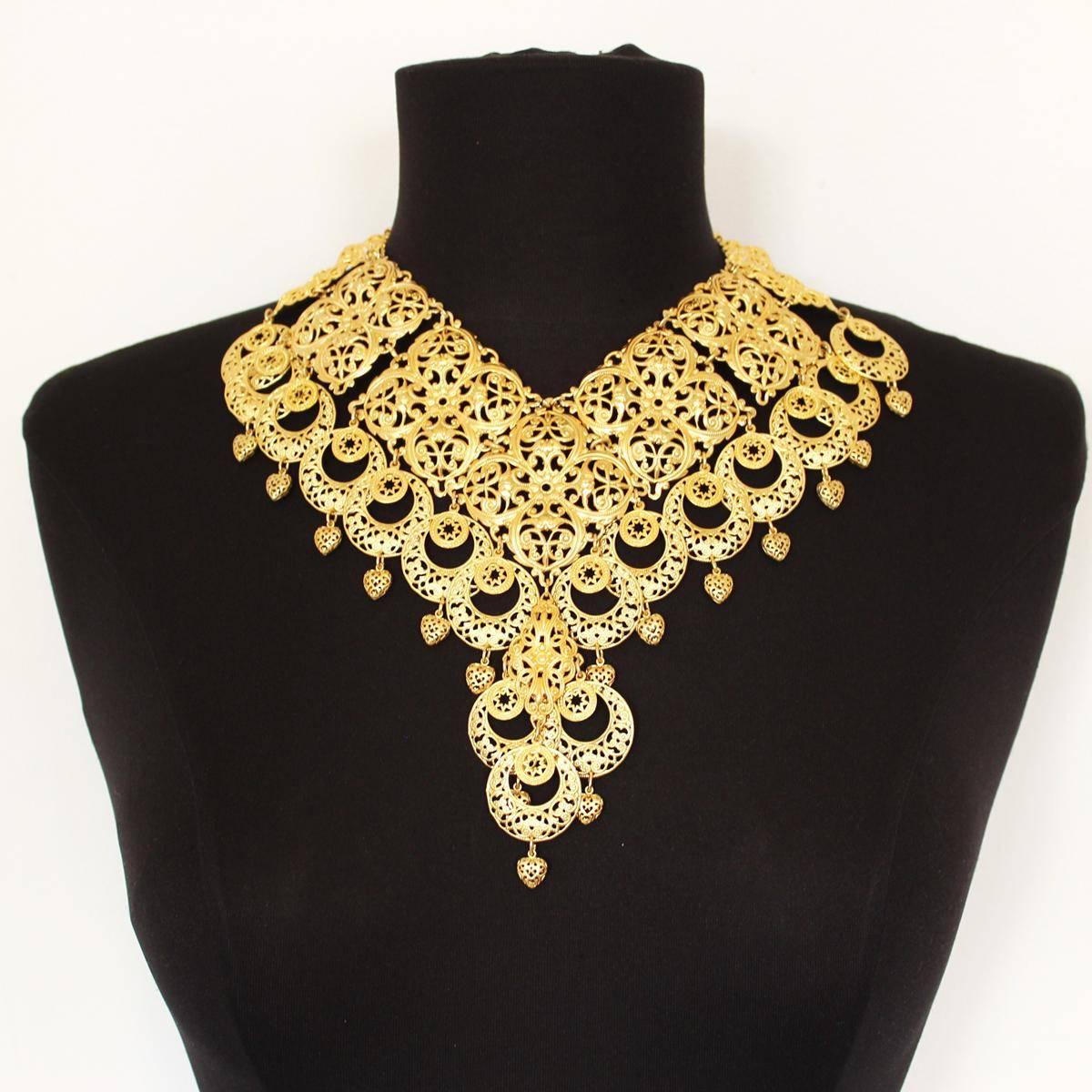 Superb masterpiece by Carlo Zini
One of the world greatest bijoux designers
Amazing artisanal work
Stunning construction of 18 KT Gold dipped filigree
100% Artisanal work, made in Milan
Such a luxury and chic piece, would give preciousness to every
