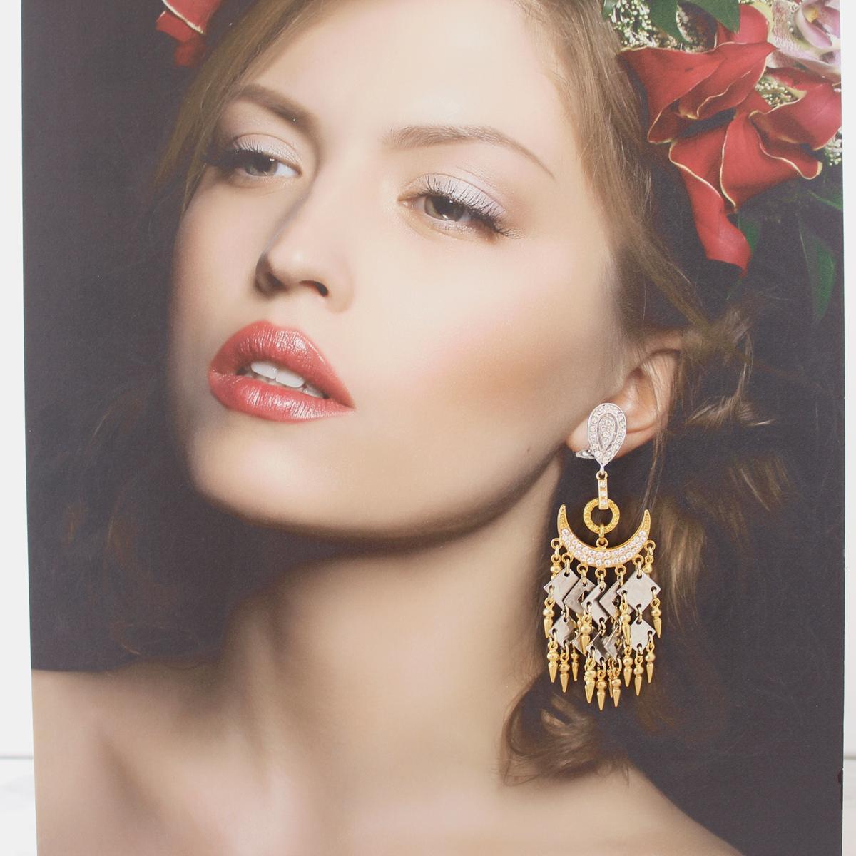 Chic and cool Carlo Zini bijoux earrings
One of the world's best bijoux designers
Gold gipsy collection
Non allergenic rhodium, gold dipeed in some parts
Golden half-moon and tips
Swarovski crystals
Clip on closure, pierced on request
100% Artisanal