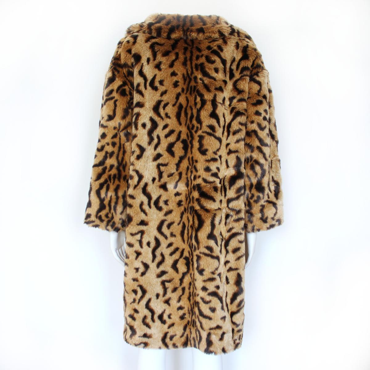 Fantastic fur coat by Miu Miu
Ecologic fur
Animalier pattern
Long sleeve
2 Pockets
Hooks closure
Total length from shoulder cm 80 (31.4 inches)
Worldwide express shipping included in the price !