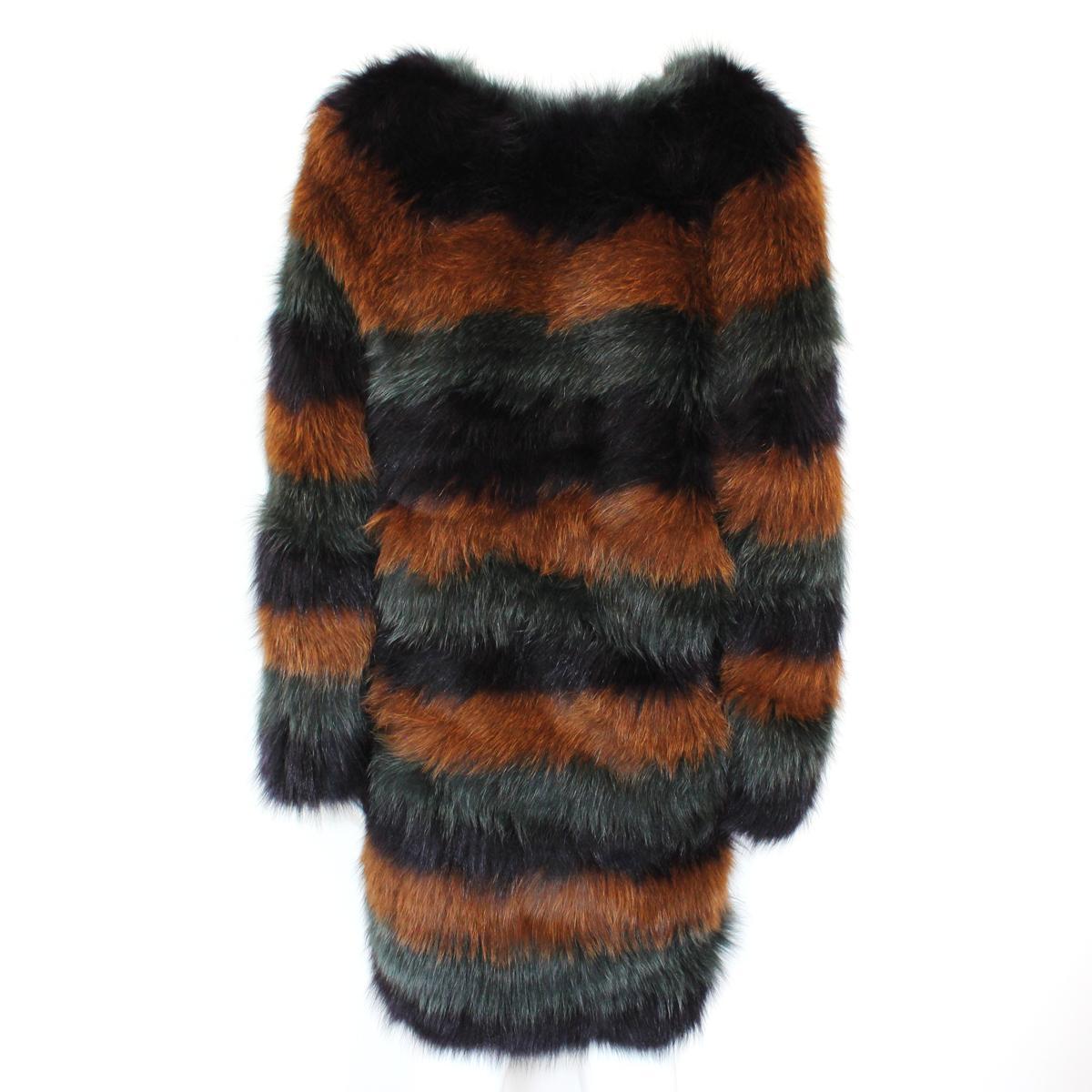 Fantastic fur coat by Meteo by Yves Solomon
Fox fur
Multicolored (blue, green, brown)
Long sleeve
2 Pockets
Hooks closure
Total length from shoulder cm 80 (31.4 inches)
Original price € 1900
Worldwide express shipping included in the price !