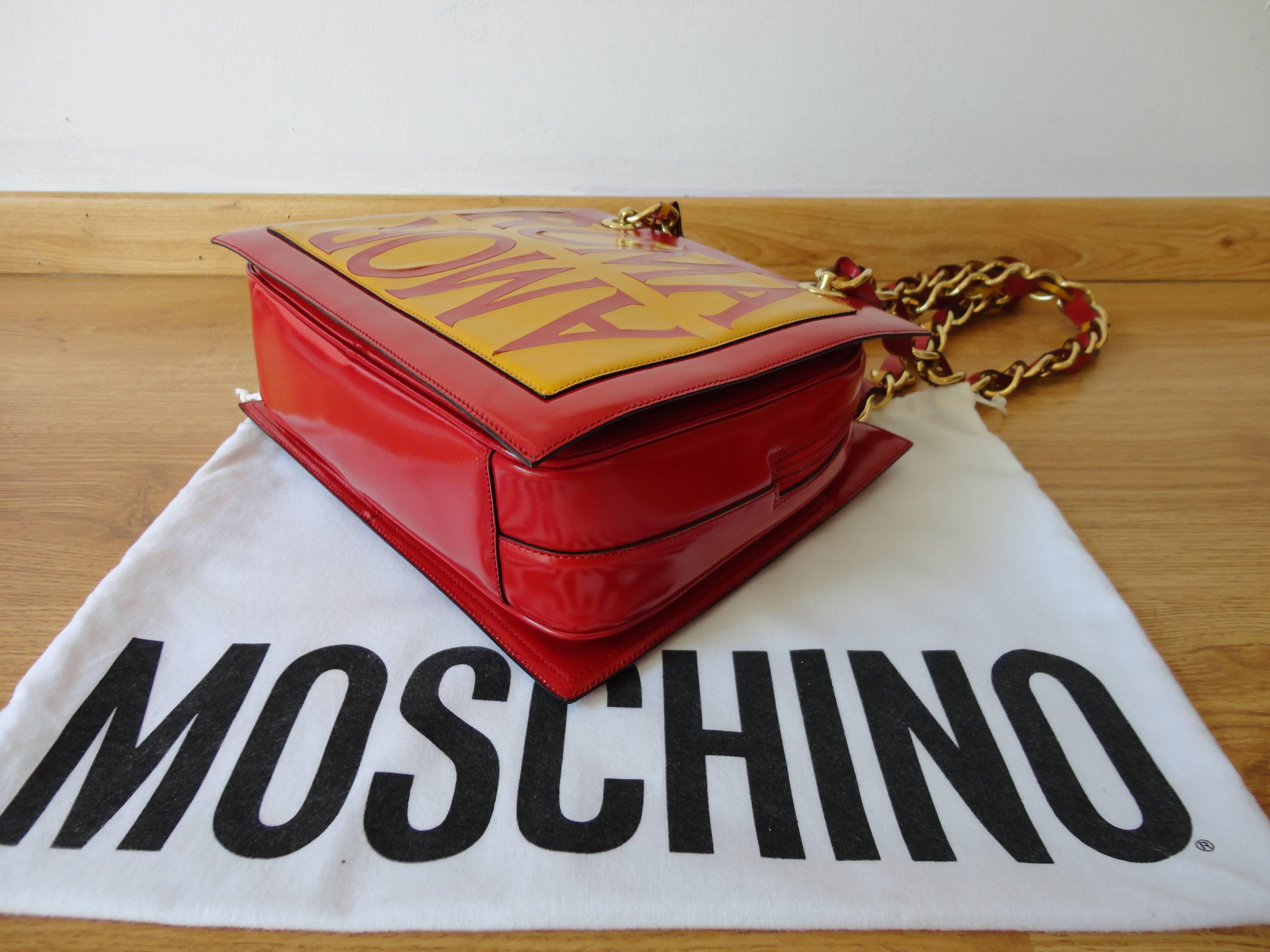 Moschino ROMA/AMOR bag.
Extremely rare collectors piece, one of them present at the Handbag Museum in Seoul.
Other then the marks on the back, due to the chain and how it was stored, the bag is in very good condition both inside and out.
The