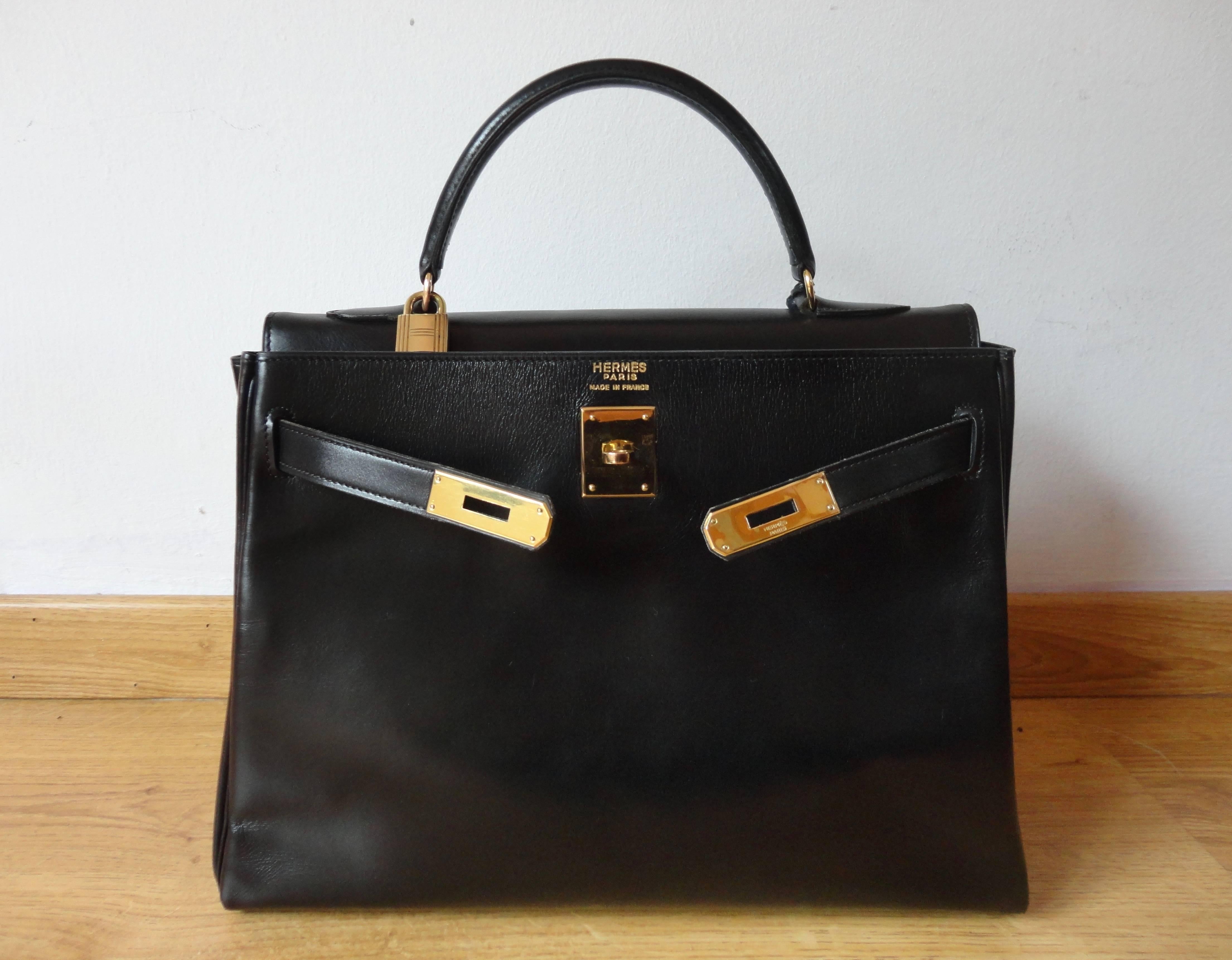 Amazing Vintage Hermes Kelly 32 bag in black smooth box calfskin leather with gold plated hardware.
Excelent pre-loved condition only showing slight scratches on the hardware, in result of its normal use and age. 
Great condition both inside and