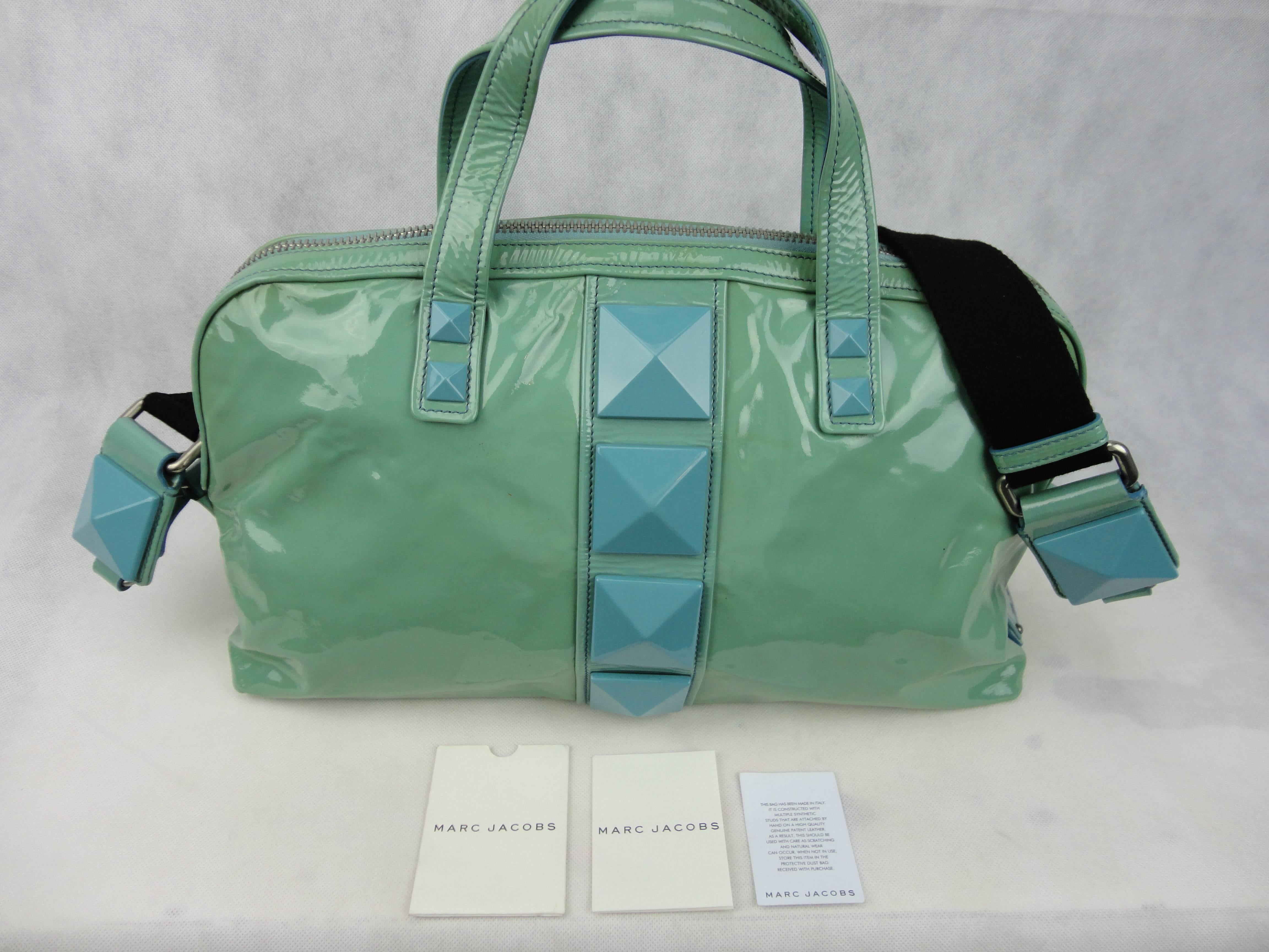 Marc Jacobs collection aqua patent leather tote bag with detachable shoulder strap. The bag is in excellent condition, as it was never used, but I submitted it under fair condition because there are some marks on the leather from being stored,