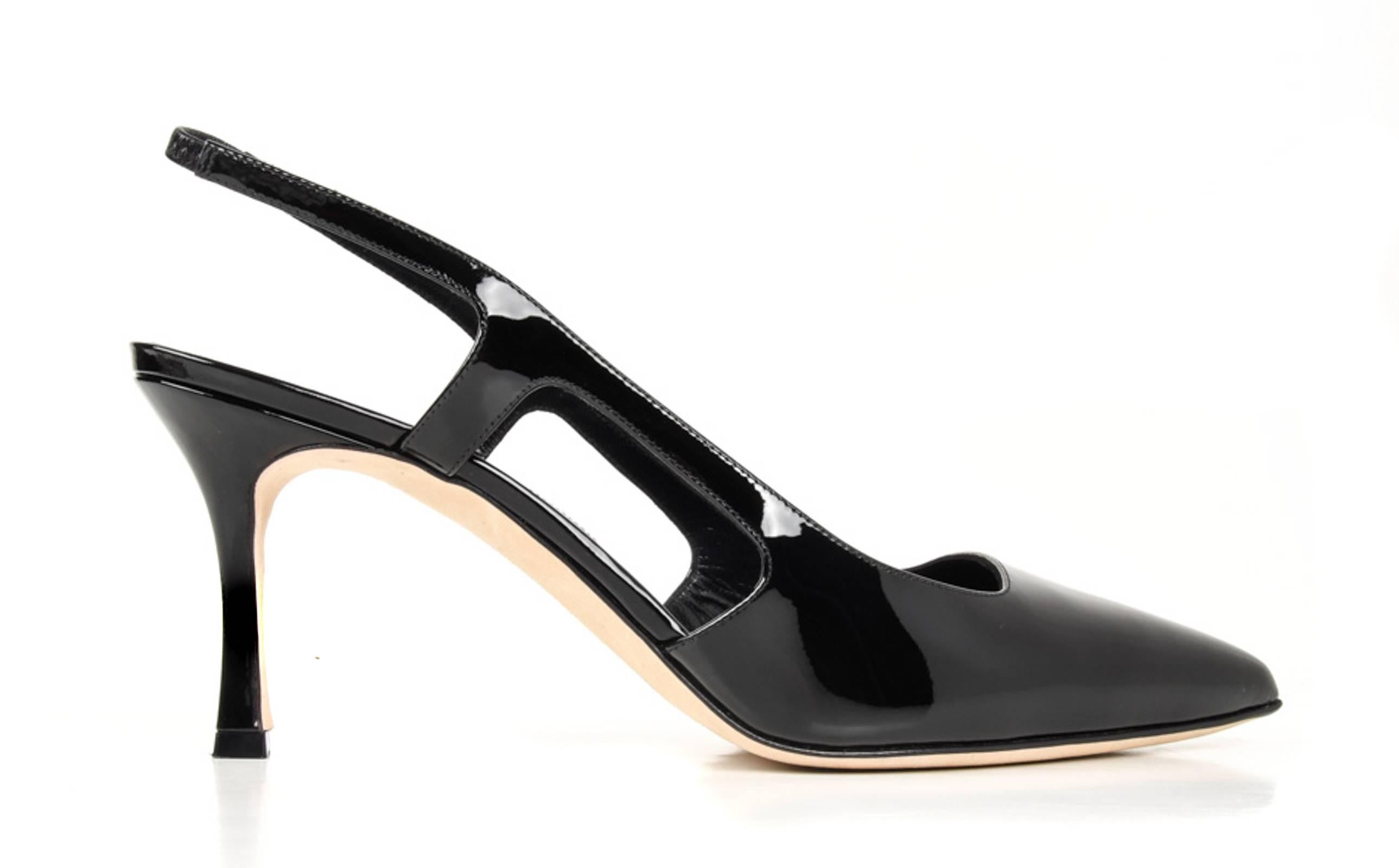 Guaranteed authentic Manolo Blahnik black patent leather slingback shoe.
Sleek and classic slingback with 3