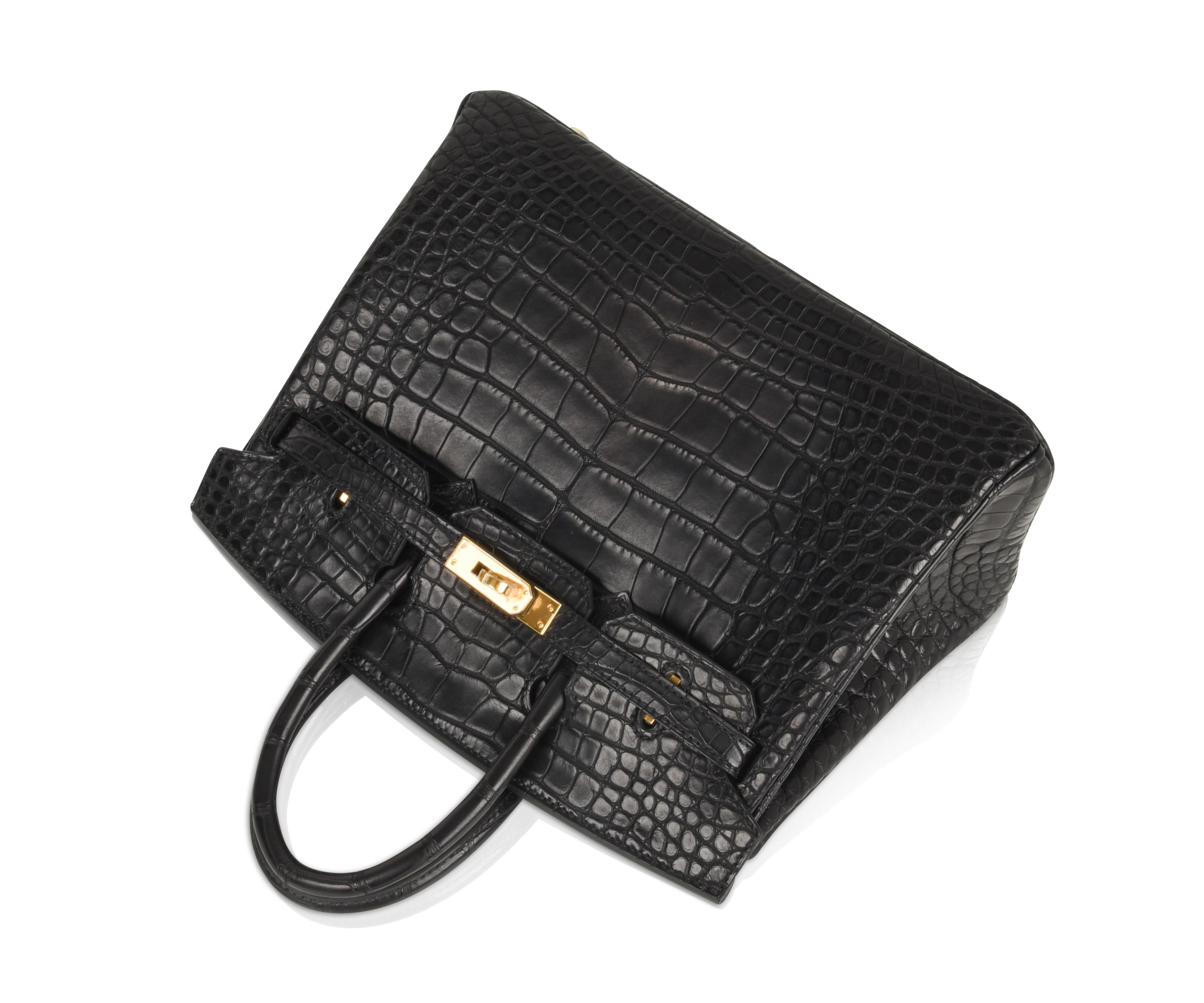 Hermes Birkin 25 Bag Matte Black Alligator Gold Hardware In New Condition In Miami, FL