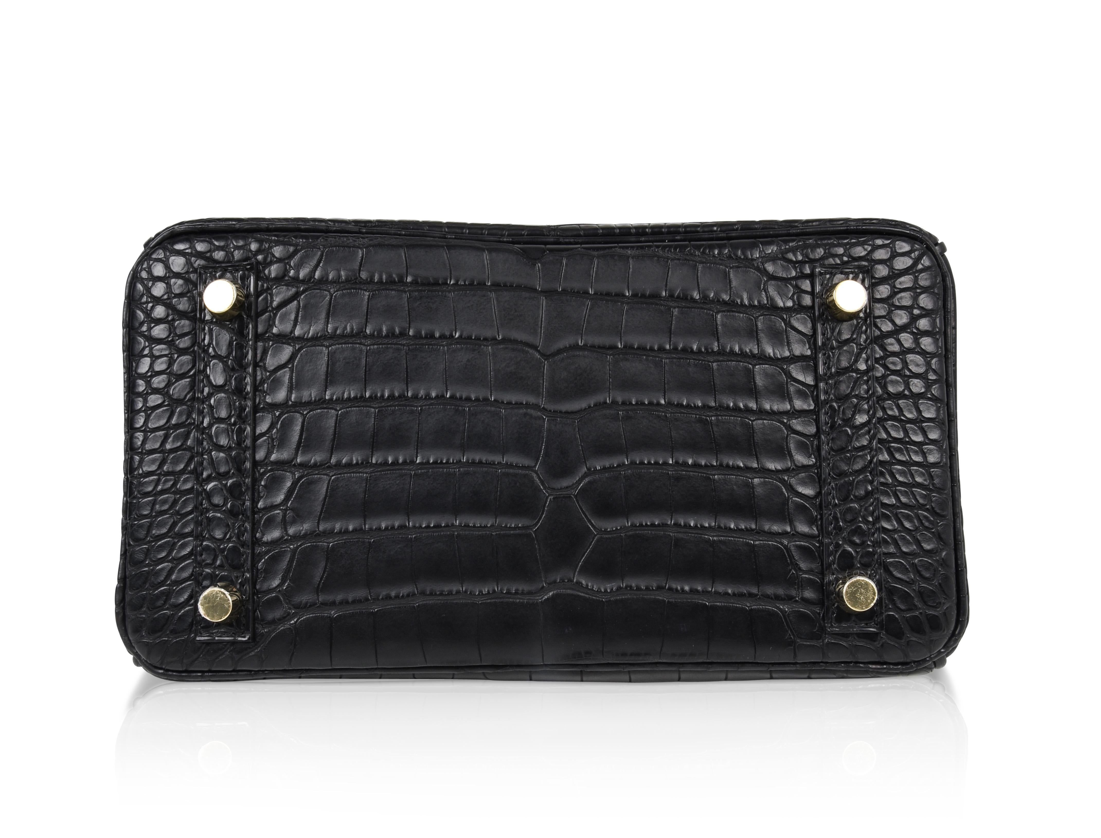 Hermès - Sac Birkin 25 noir mat en alligator avec accessoires dorés 10