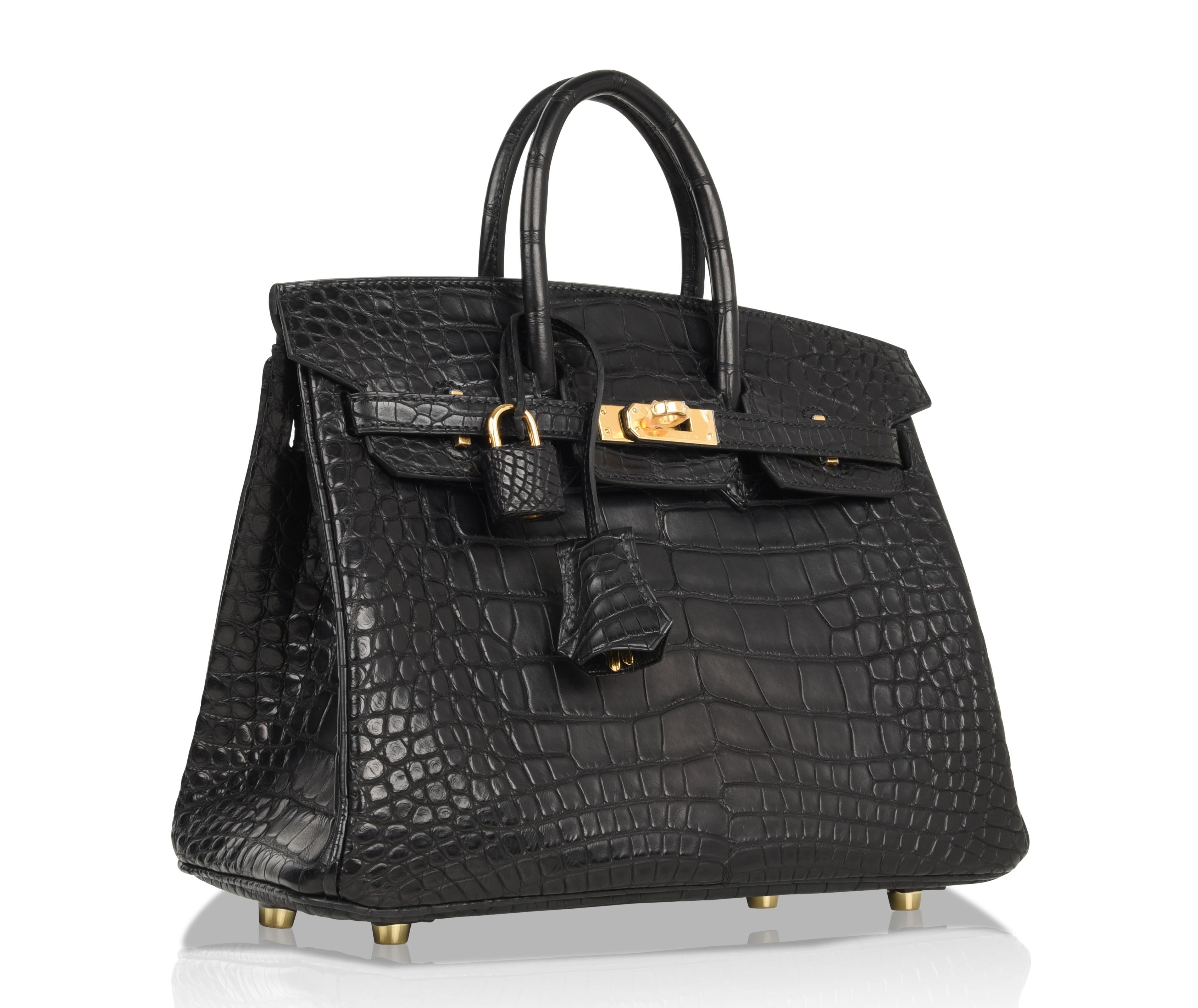  Hermès - Sac Birkin 25 noir mat en alligator avec accessoires dorés Pour femmes 