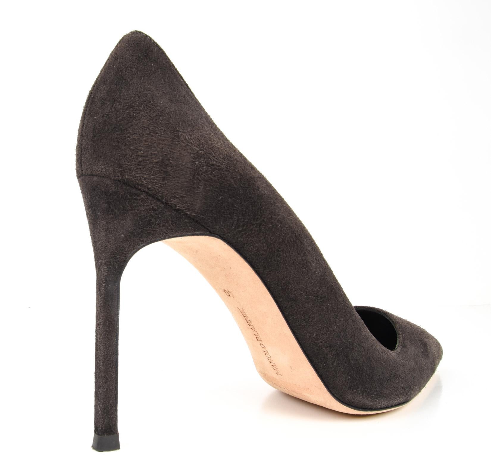 Manolo Blahnik Shoe Charcoal Gray Suede Pump 40 / 10 New In New Condition In Miami, FL