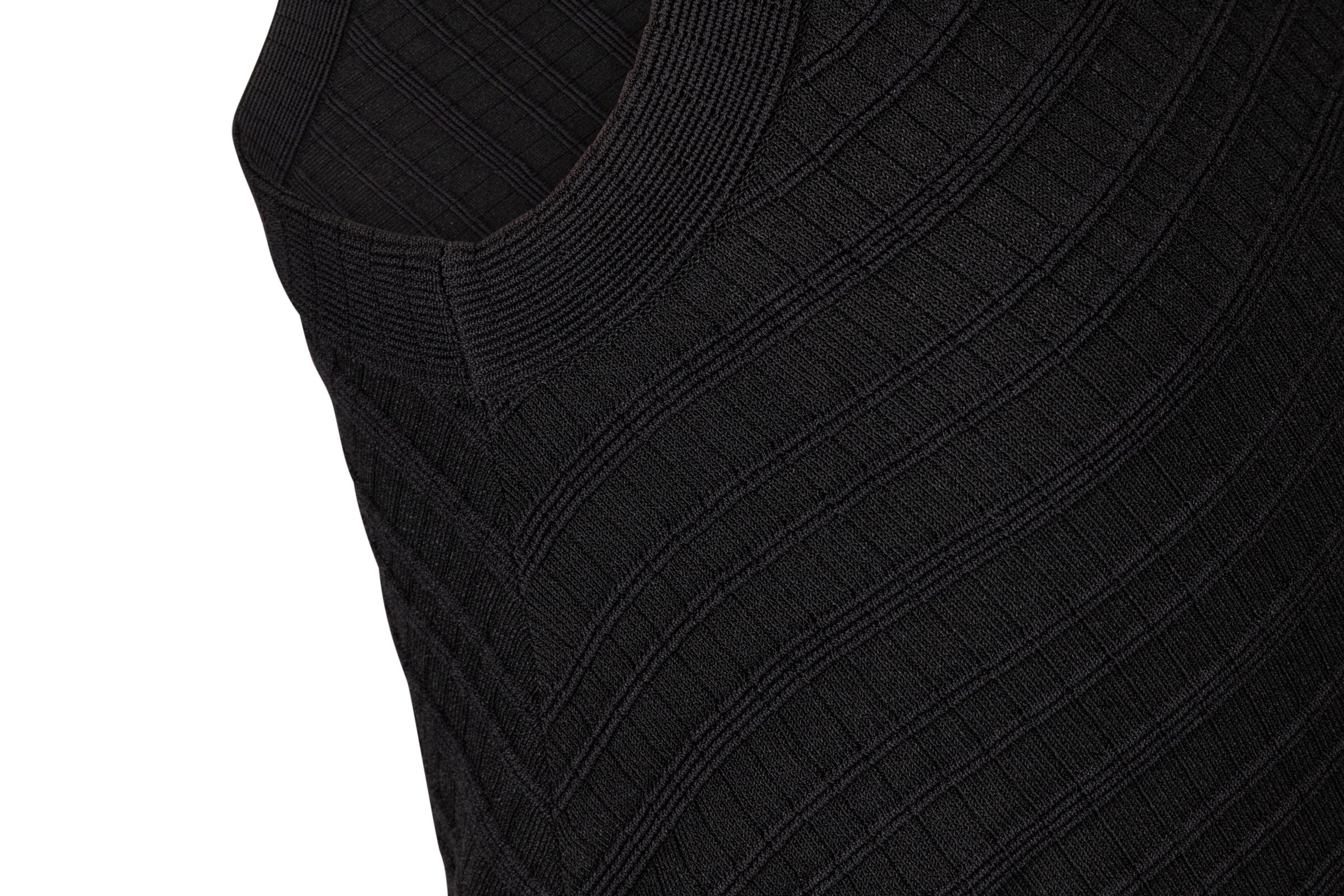 Giorgio Armani Top Black Textured Fabric Classic  40 / 6 In Excellent Condition For Sale In Miami, FL