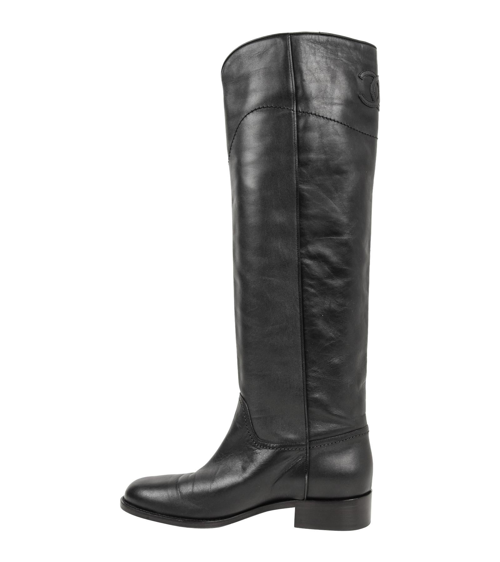 Chanel Boot Black Leather Flat Knee High CC Logo 39.5 / 9.5 New In New Condition In Miami, FL