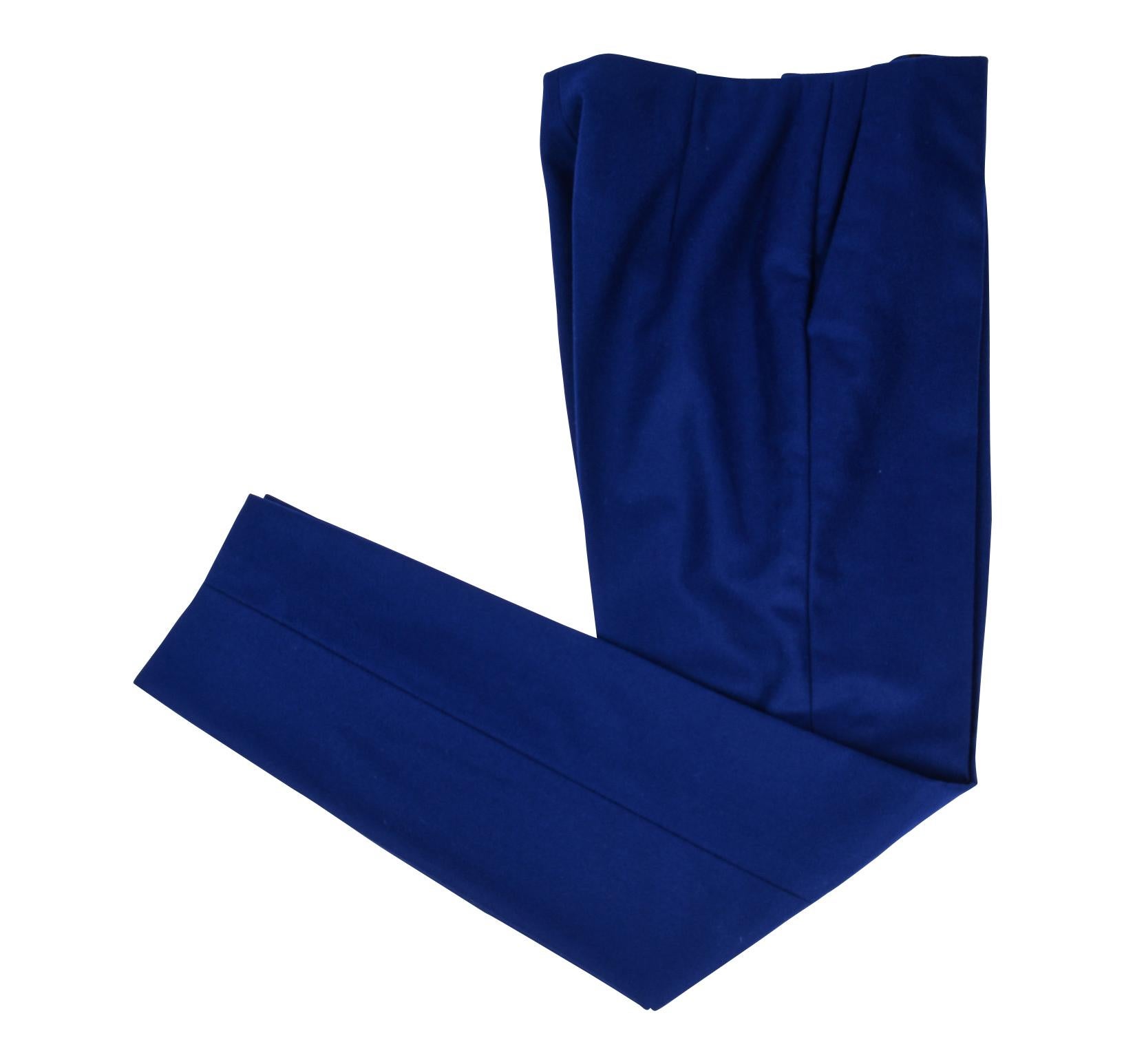 Guaranteed authentic Christian Dior electric blue pant in the soft flannel.   


Flat front pant with angled slash pockets.
Front zip with embossed pull.  
Pant has tapered leg. 
Perfect with heels, flats and boots. 
No fabric or size tag.  
final