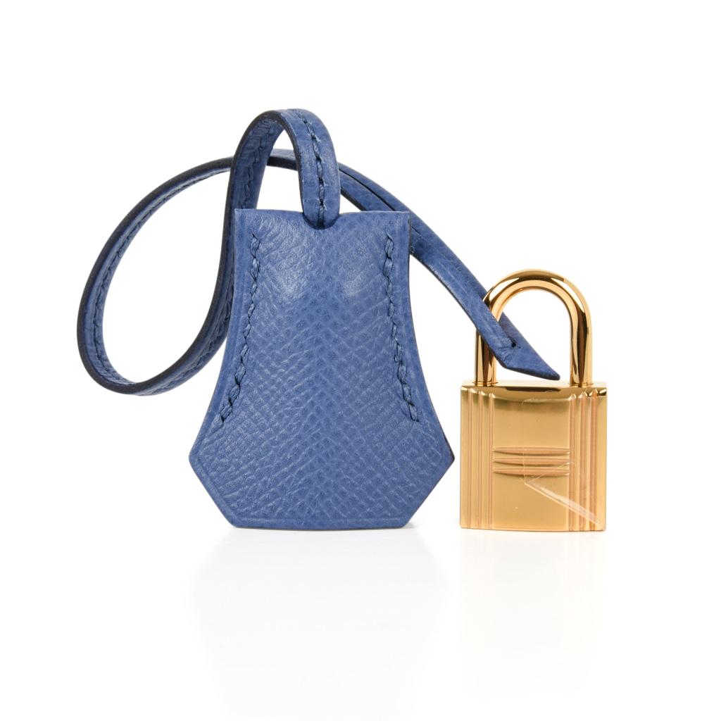 Guaranteed authentic Hermes Kelly 28 sellier bag features the gentle beautiful Blue Brighton.
Epsom leather and accentuated with gold hardware.
Exquisite handbag.
Comes with lock, keys, strap, clochette, sleepers, raincoat and signature orange