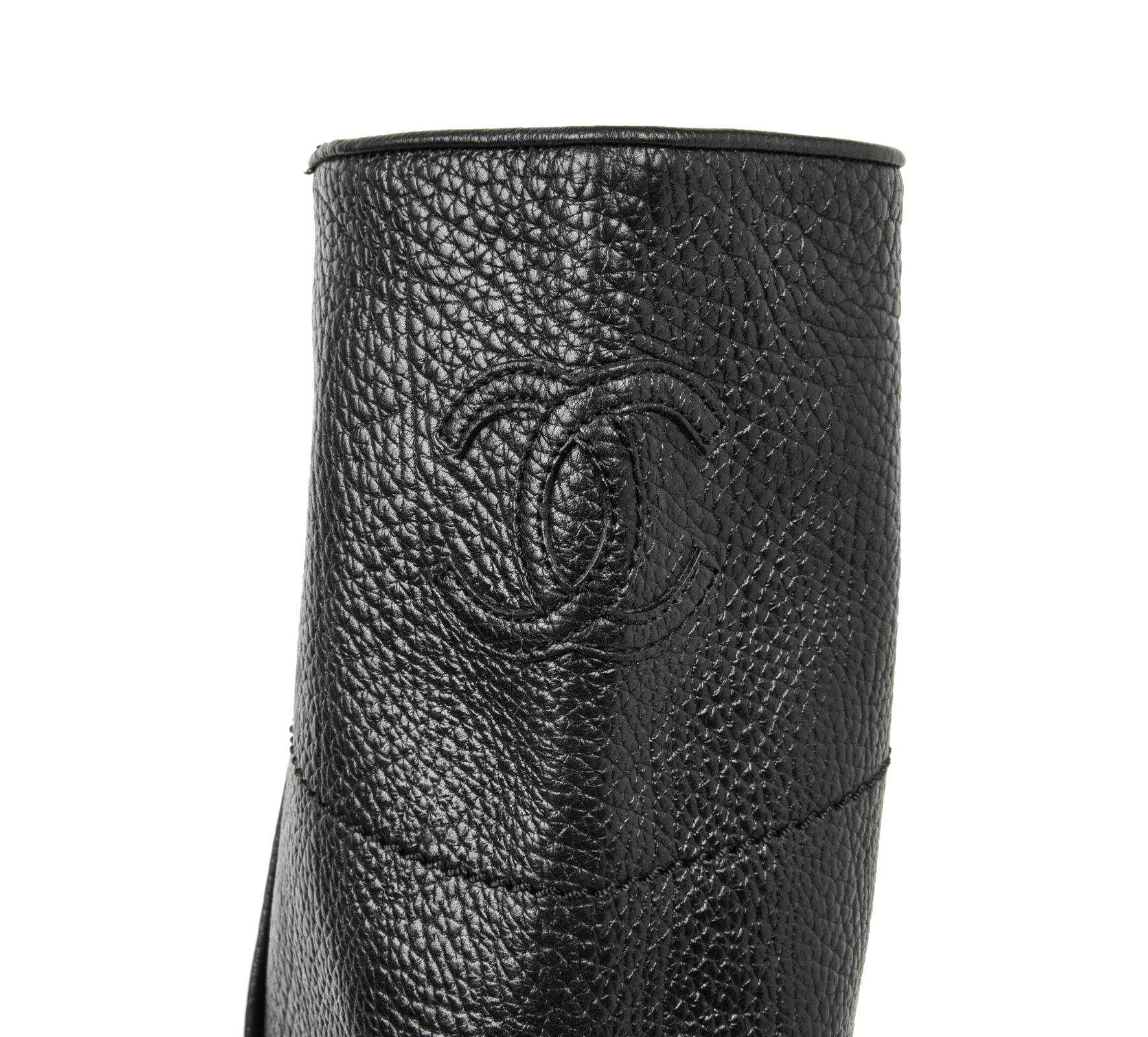 Chanel Boot Black Textured Leather Flat Knee High CC Logo 39.5 / 9.5 In Excellent Condition In Miami, FL