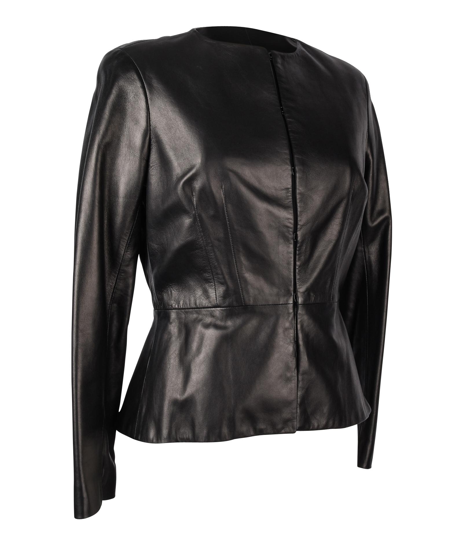 Guaranteed authentic Carolina Herrera black peplum feather light lambskin jacket. 
Subtle peplum. 
Round neck with no collar.
Single breast with hidden hook and closure with Grosgrain placket. 
Classic timeless jacket.
final sale               

USA