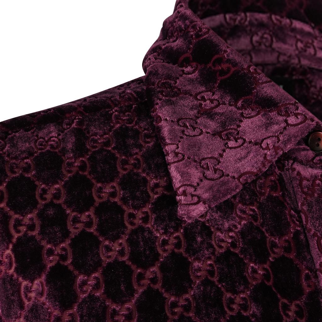Guaranteed authentic fabulous Gucci GG monogram burnout velvet blouse in a rich burgundy.
Modified French cuffs have 1 button at wrist and can be turned up.
All buttons are embossed.
This piece is timeless and works with everything from jeans to