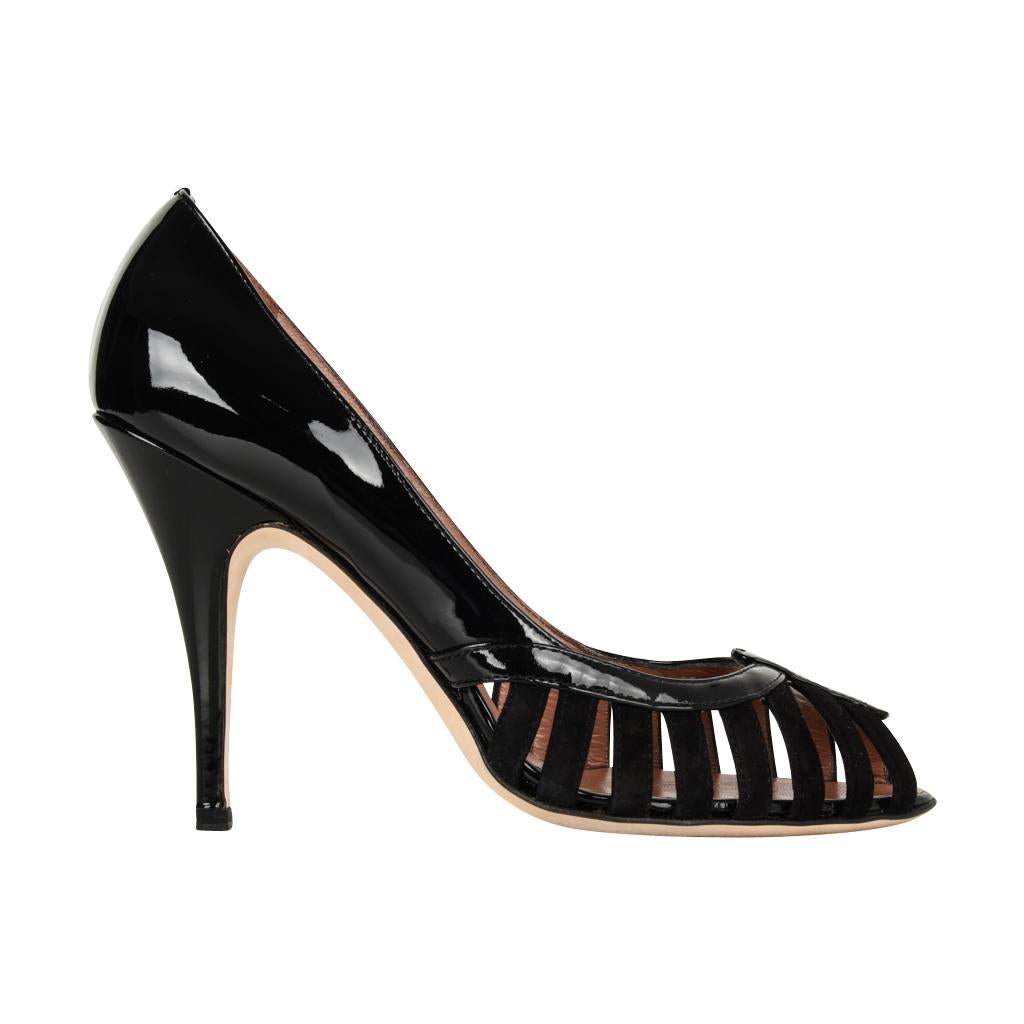 Giuseppe Zanotti Black Suede and Patent Cutout Detail Peep Toe / 9 Pumps In Excellent Condition For Sale In Miami, FL