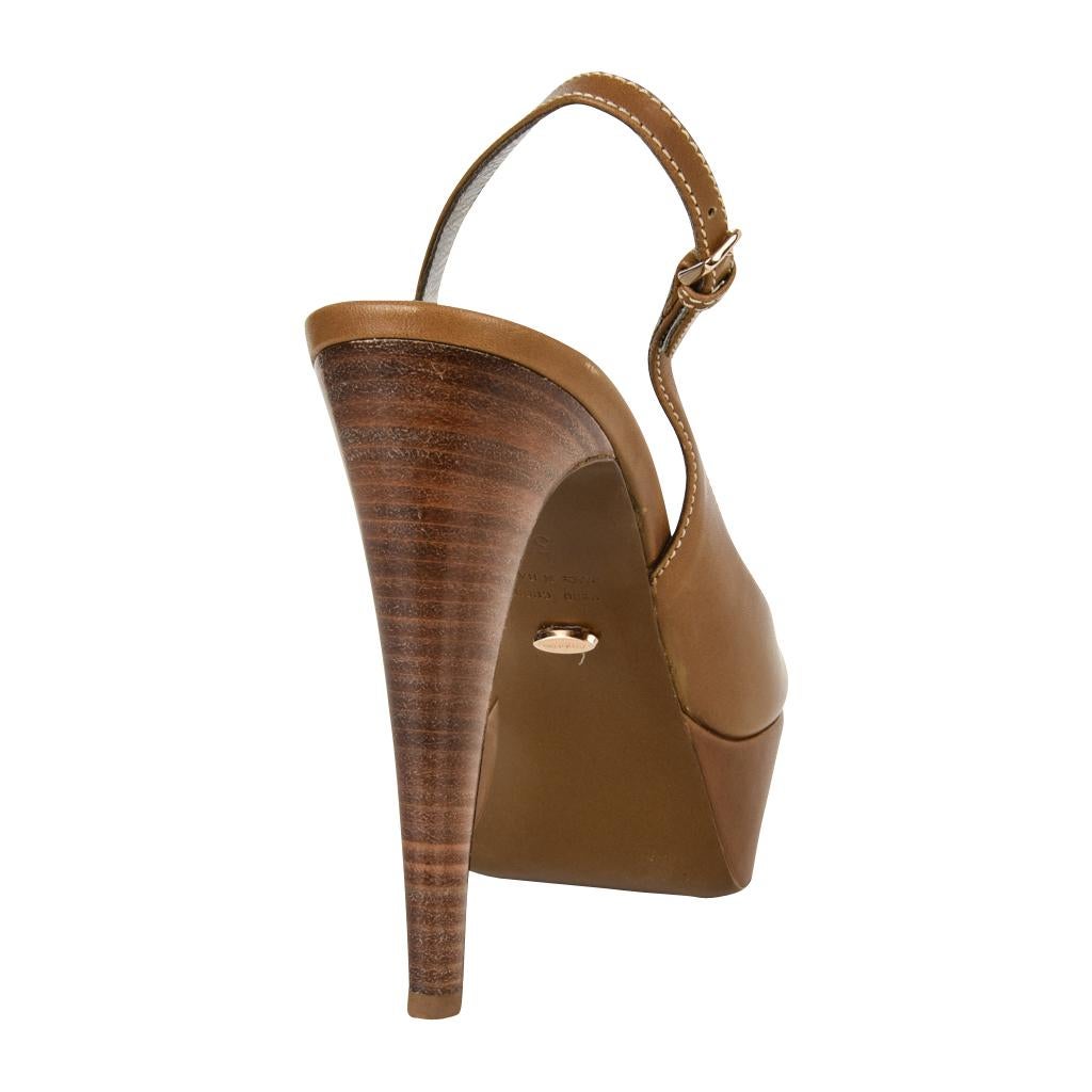 Khakifarbener Plateau-Slingback-Schuh mit offenem Zehenbereich von Sergio Rossi 37 / 7 im Angebot 1