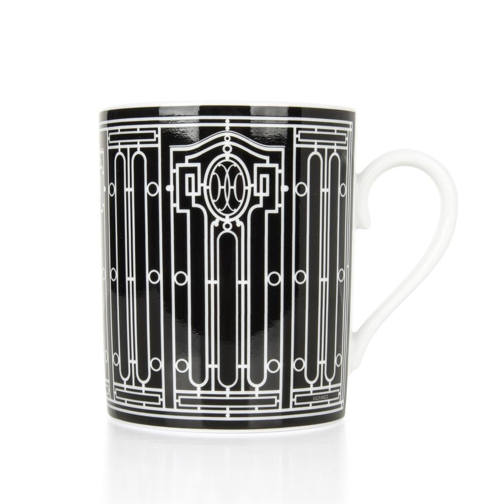 Hermes H Deco Mugs Black w/ White Set of 2 new In New Condition In Miami, FL