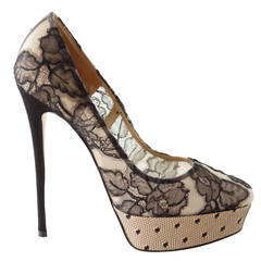 VALENTINO shoe platform pump nude with exquisite black lace NW 39 9 runs small