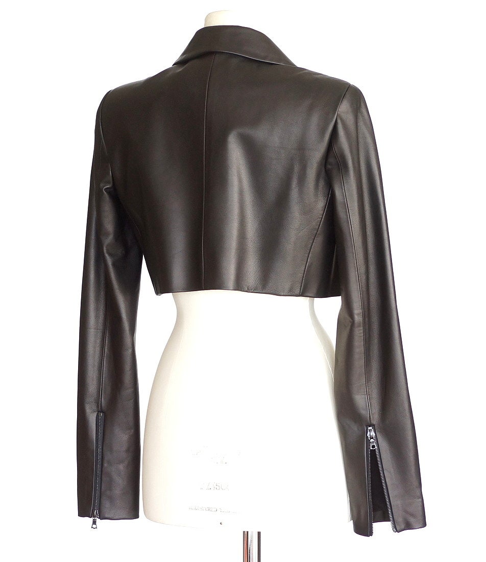 Guaranteed authentic CUSHNIE ET OCHS off black bolero lambskin handcrafted jacket.
Chic modern exquisitely soft lambskin.
Notched lapels with short front zip.
Sleeves zip.
Lightweight and versatile.
New or Never Worn.  Tag attached
more