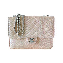 CHANEL bag Medium flap 'Clams Pocket' snakeskin pearlized pink NEW