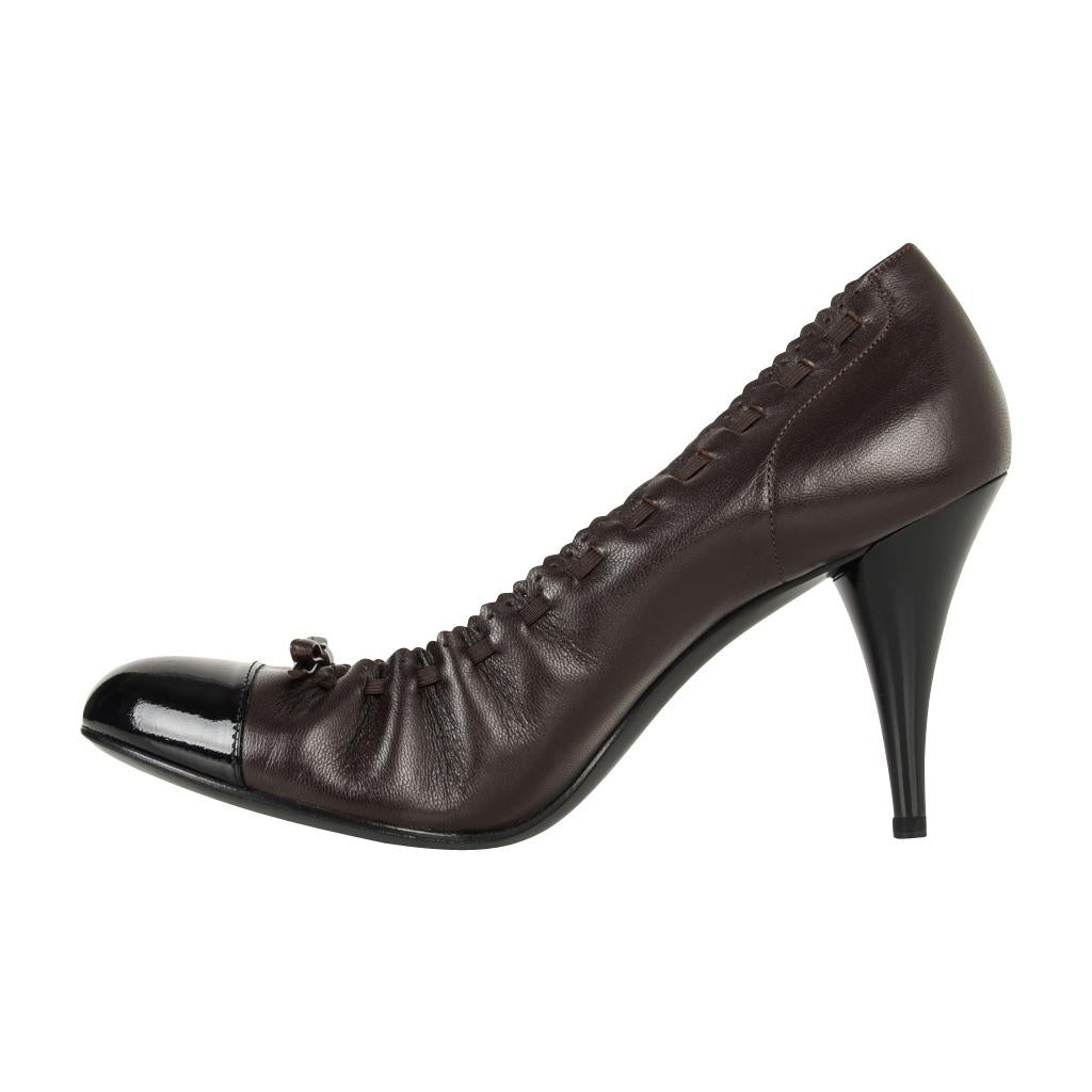 Chanel Shoe Brown Black Toe Heel Round Toe Ballet Style Heel 7.5  37.5 In Excellent Condition In Miami, FL